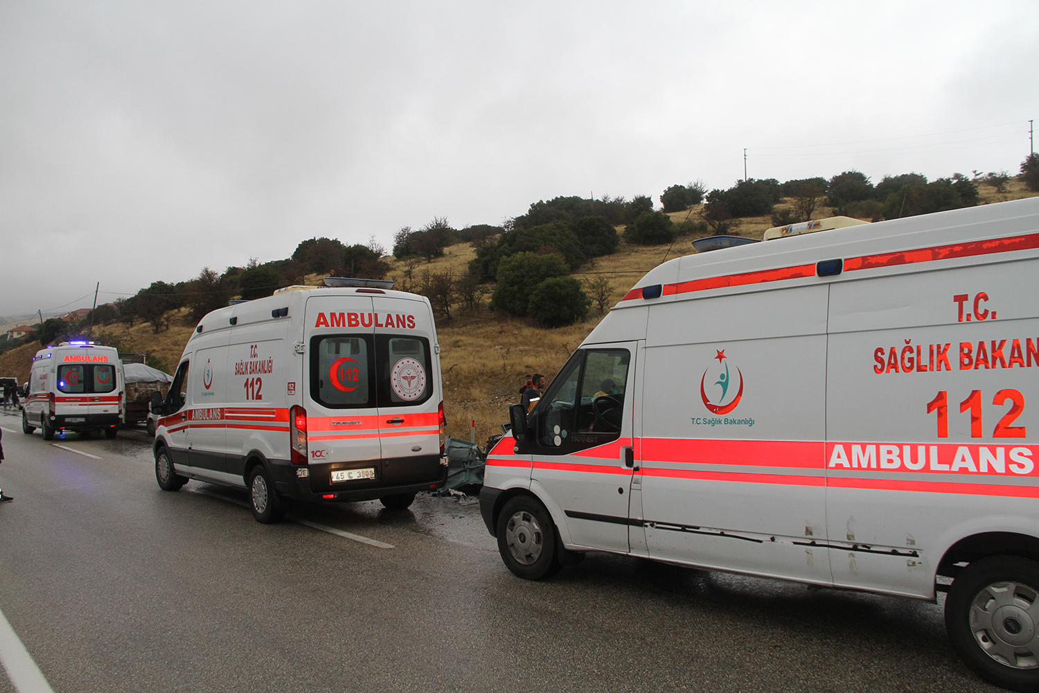 Manisa’da otomobil ile kamyonet çarpıştı; 1 bebek öldü, 5 yaralı - Görsel 4