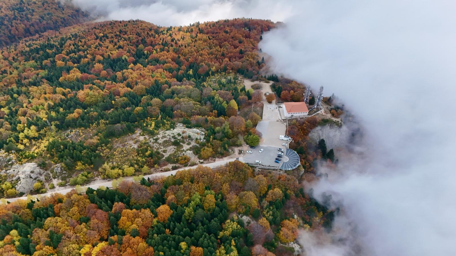 Sisle örtülü Uludağ’da sonbahar güzelliği dronla görüntülendi - Görsel 1