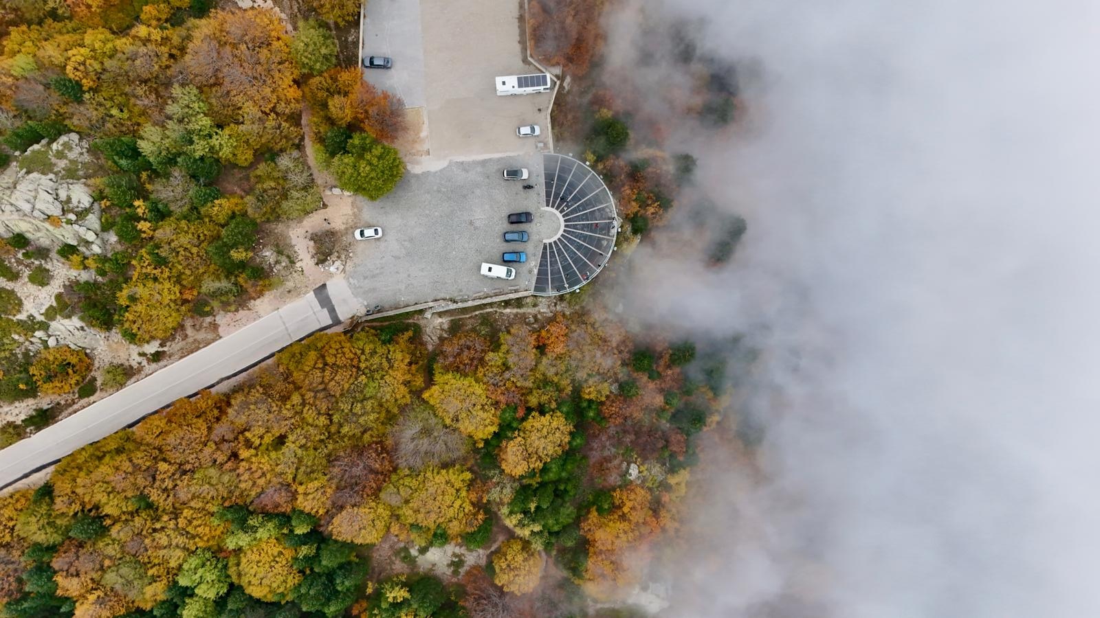 Sisle örtülü Uludağ’da sonbahar güzelliği dronla görüntülendi - Görsel 2
