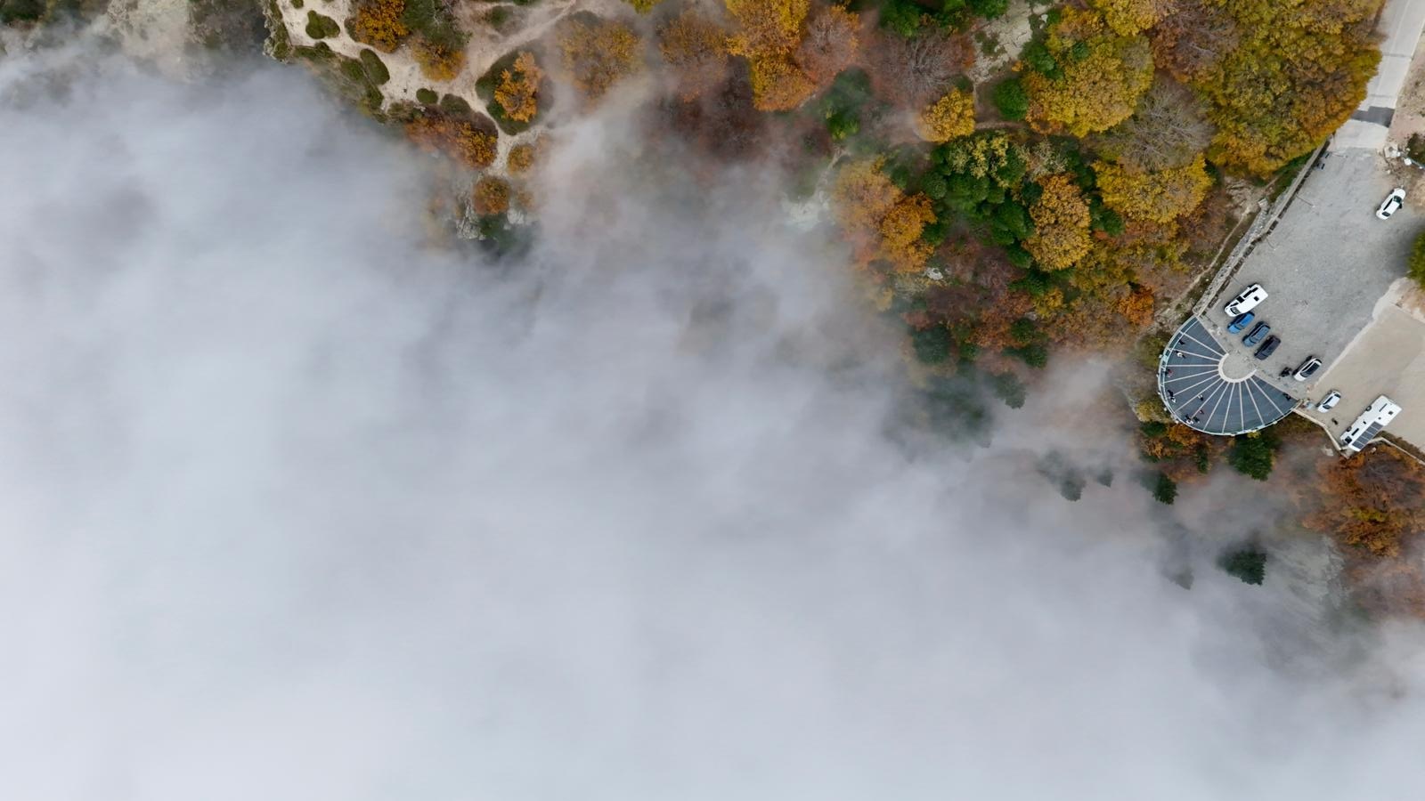 Sisle örtülü Uludağ’da sonbahar güzelliği dronla görüntülendi - Görsel 3