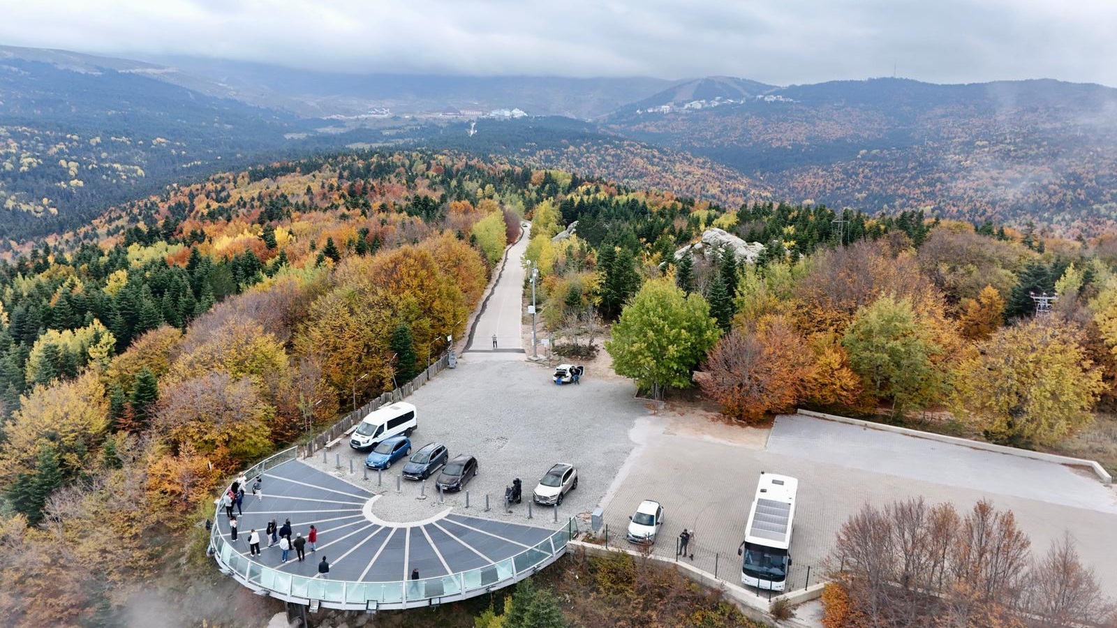 Sisle örtülü Uludağ’da sonbahar güzelliği dronla görüntülendi - Görsel 5