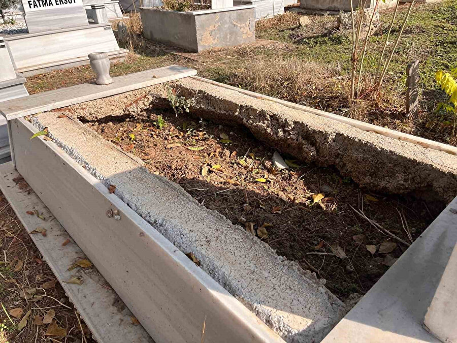  Tekirdağ'da Mezarlıktan mermer çalıp evinin bahçesine döşedi: 81 parça taşla yakalandı - Görsel 2