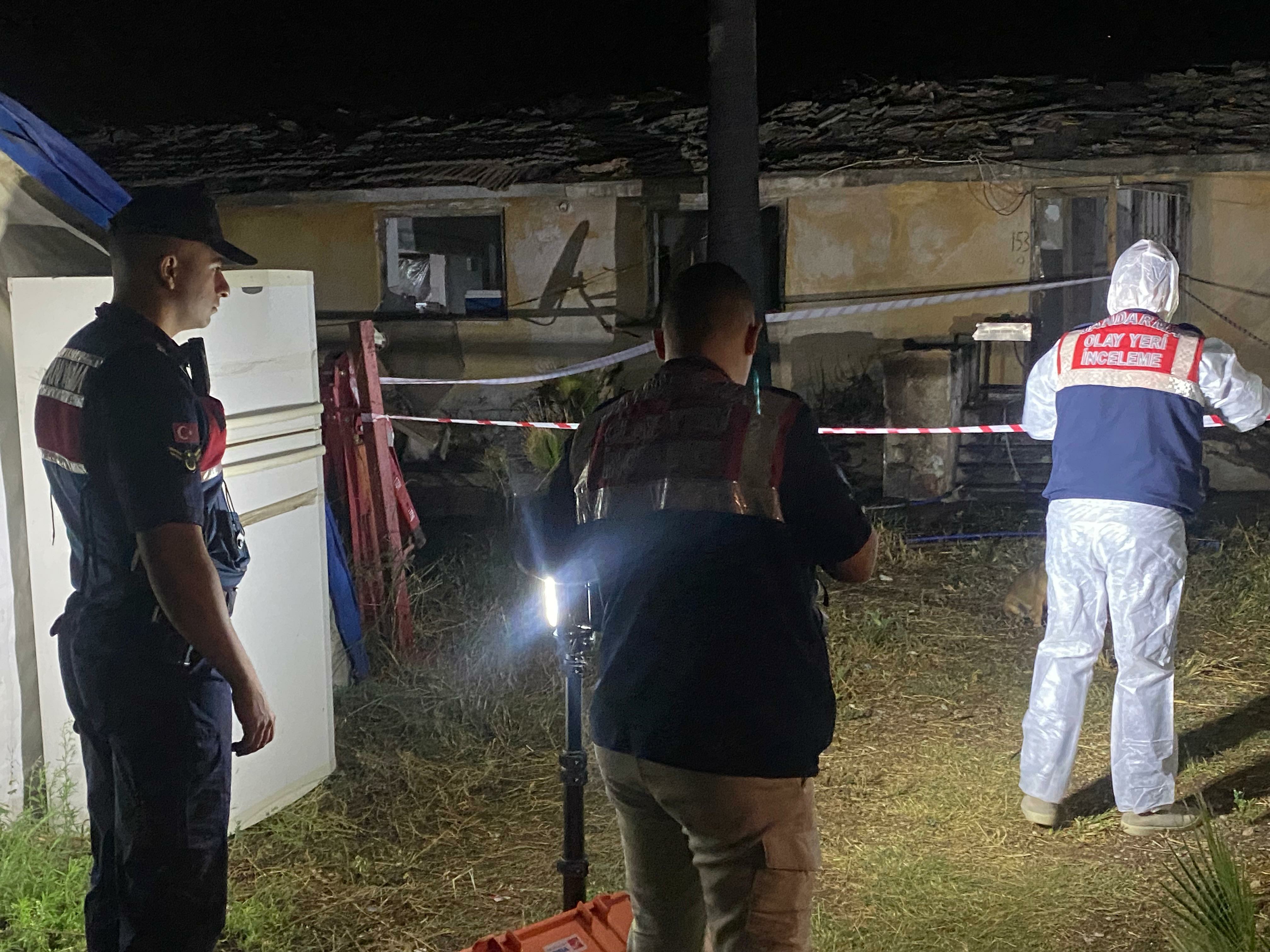 Adana - Annesini yaralayıp, mesaj attığını öne sürdüğü iş arkadaşını öldürdü - Görsel 1