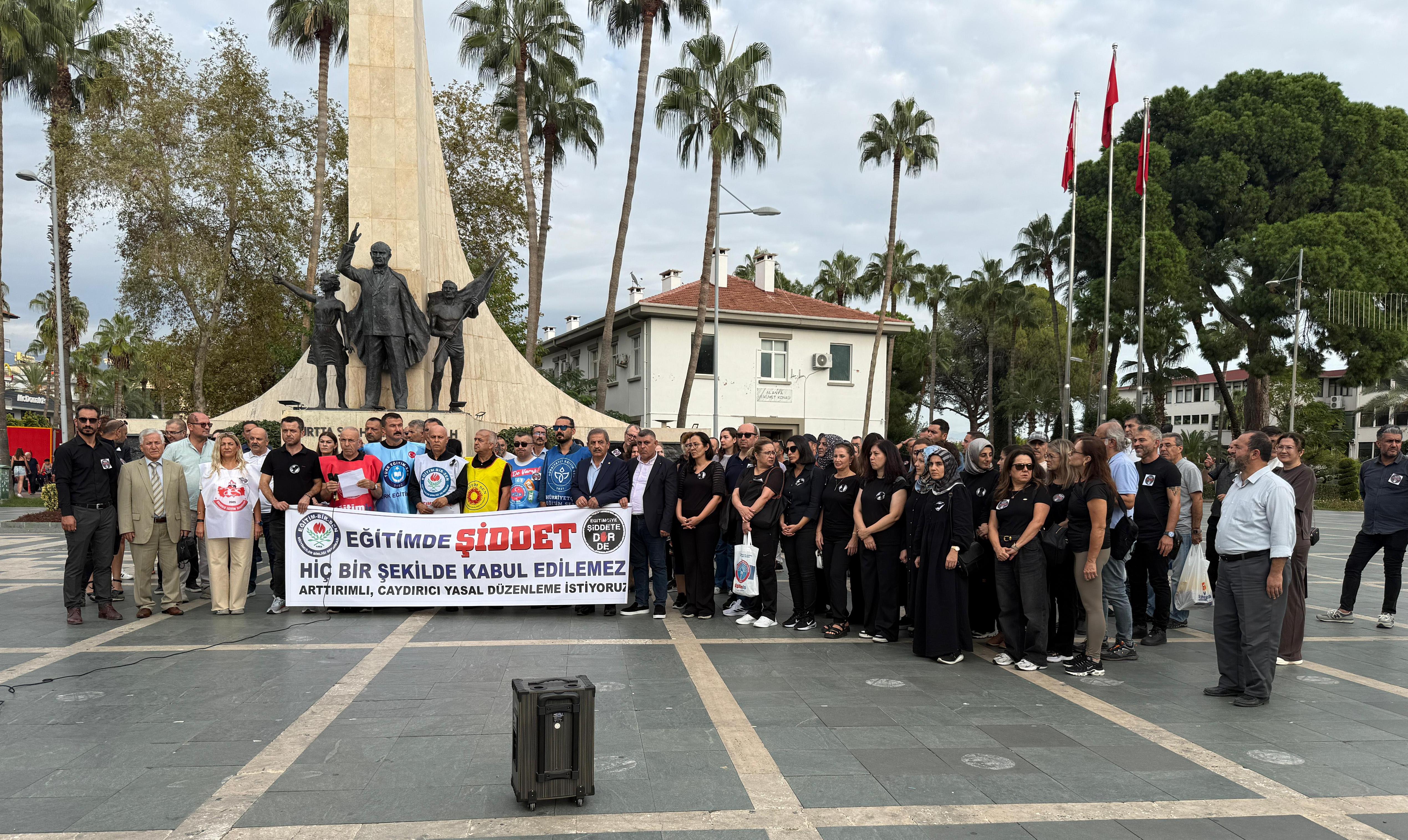 Antalya- Öğretmene tokat atan veli tutuklandı; saldırı anı kamerada - Görsel 4