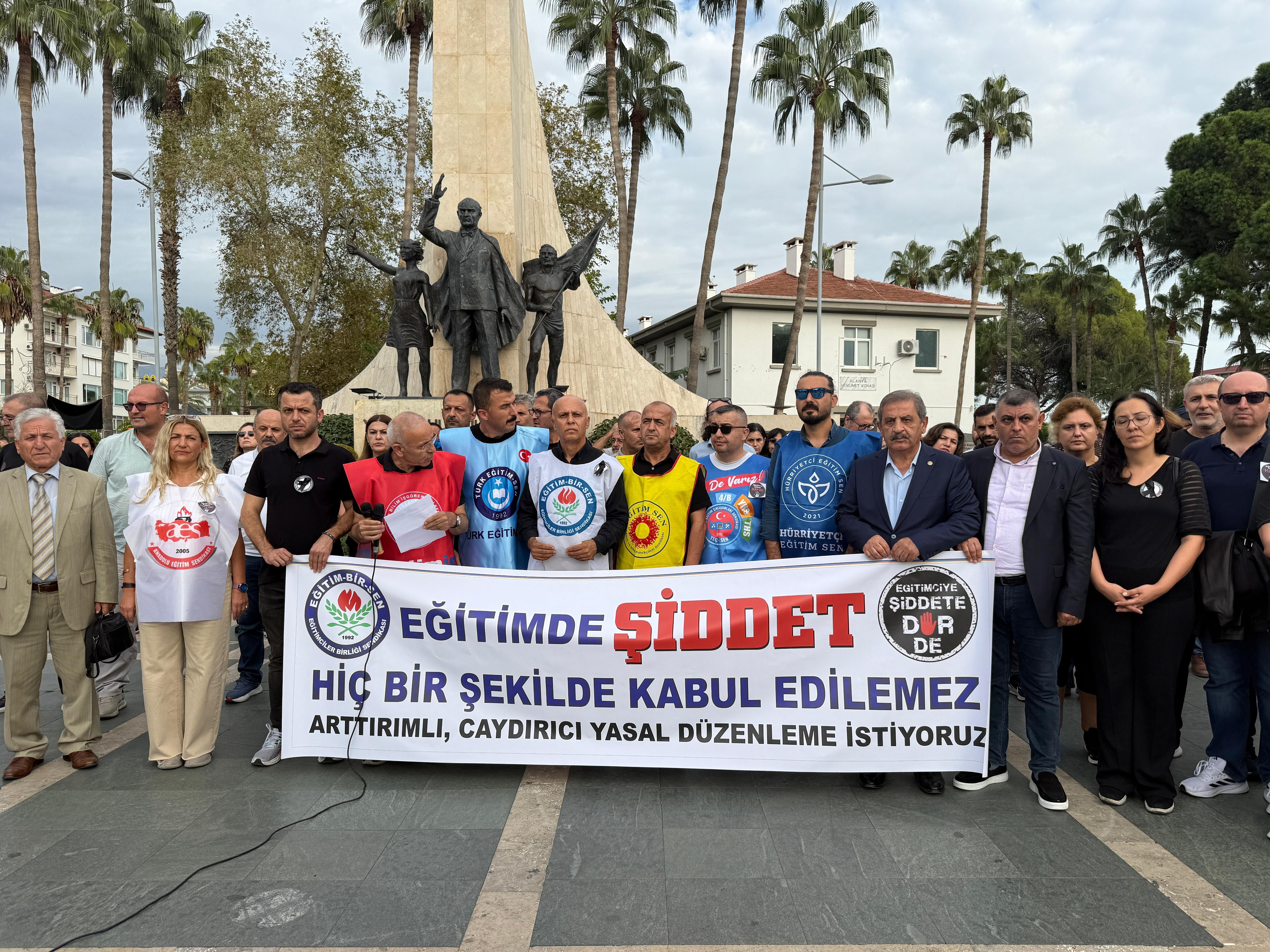 Antalya- Öğretmene tokat atan veli tutuklandı; saldırı anı kamerada - Görsel 5