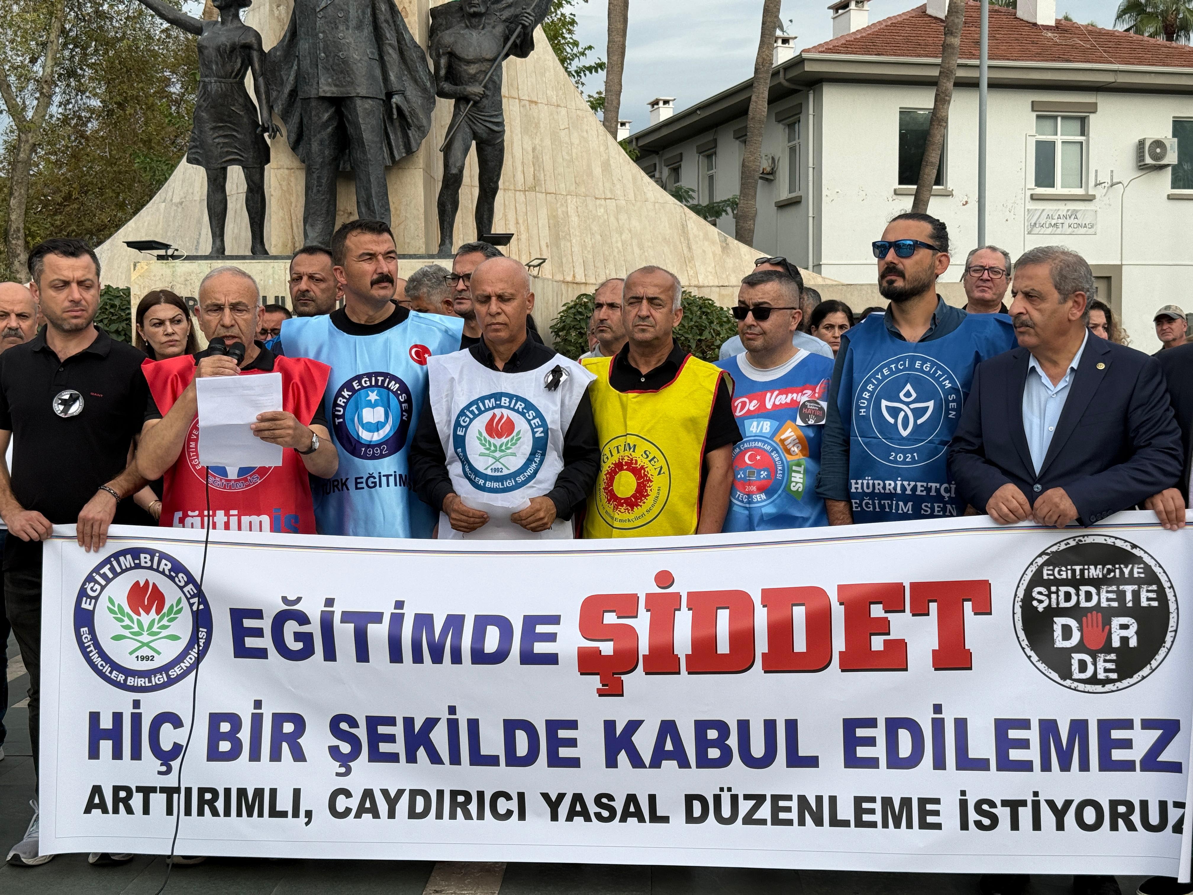 Antalya- Öğretmene tokat atan veli tutuklandı; saldırı anı kamerada - Görsel 6