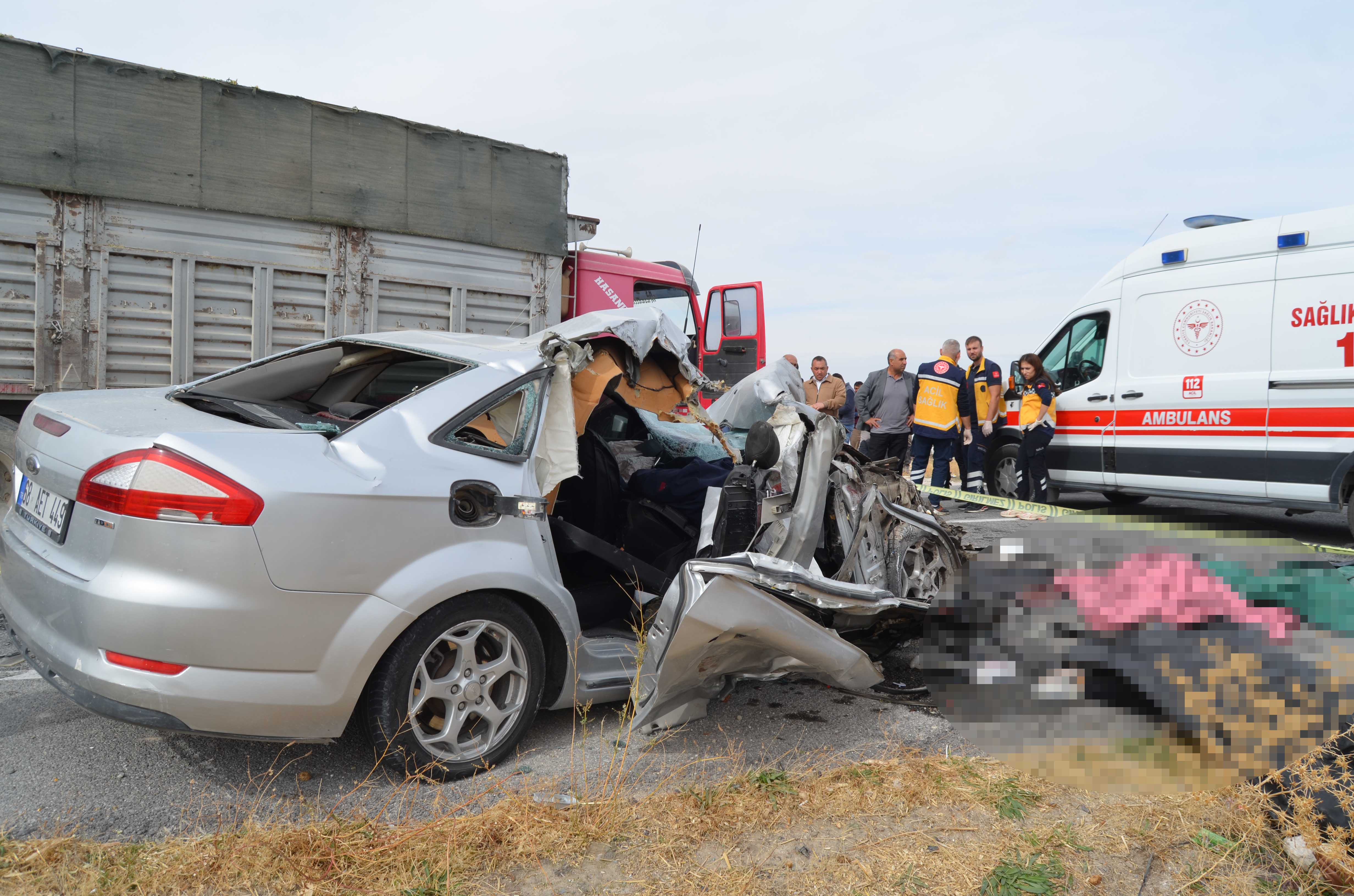 Aksaray'da katliam  gibi kaza ; kamyonla çarpışan otomobildeki 3 kardeş öldü - Görsel 7