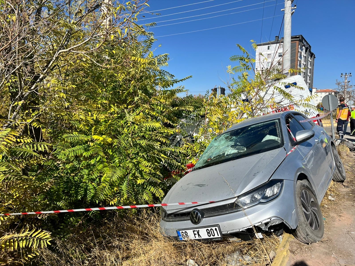 Aksaray'da ambulans ile otomobilin çarpışması sonucu 4 kişi yaralandı - Görsel 3