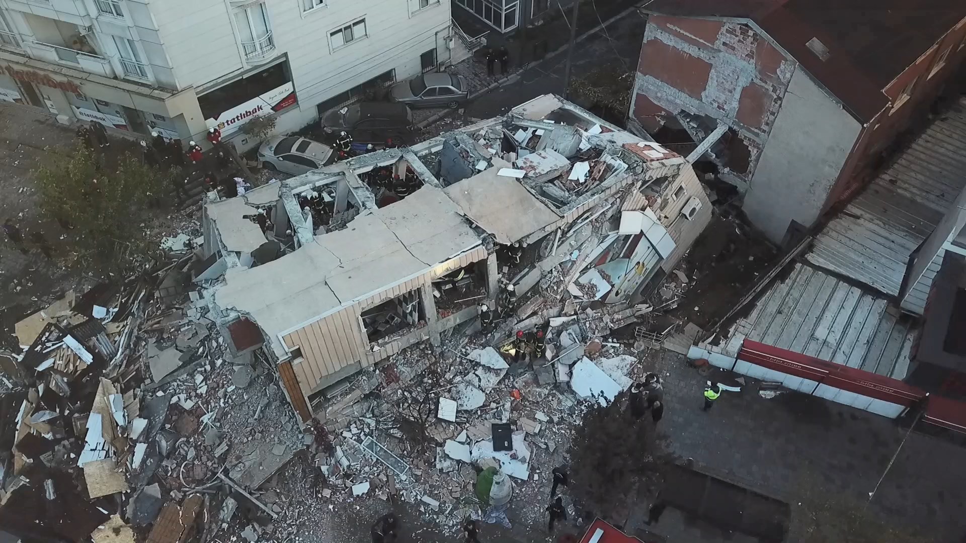 Gebze'de 7 katlı bina çöktü! Bakan Yerlikaya'dan açıklama! - Görsel 1