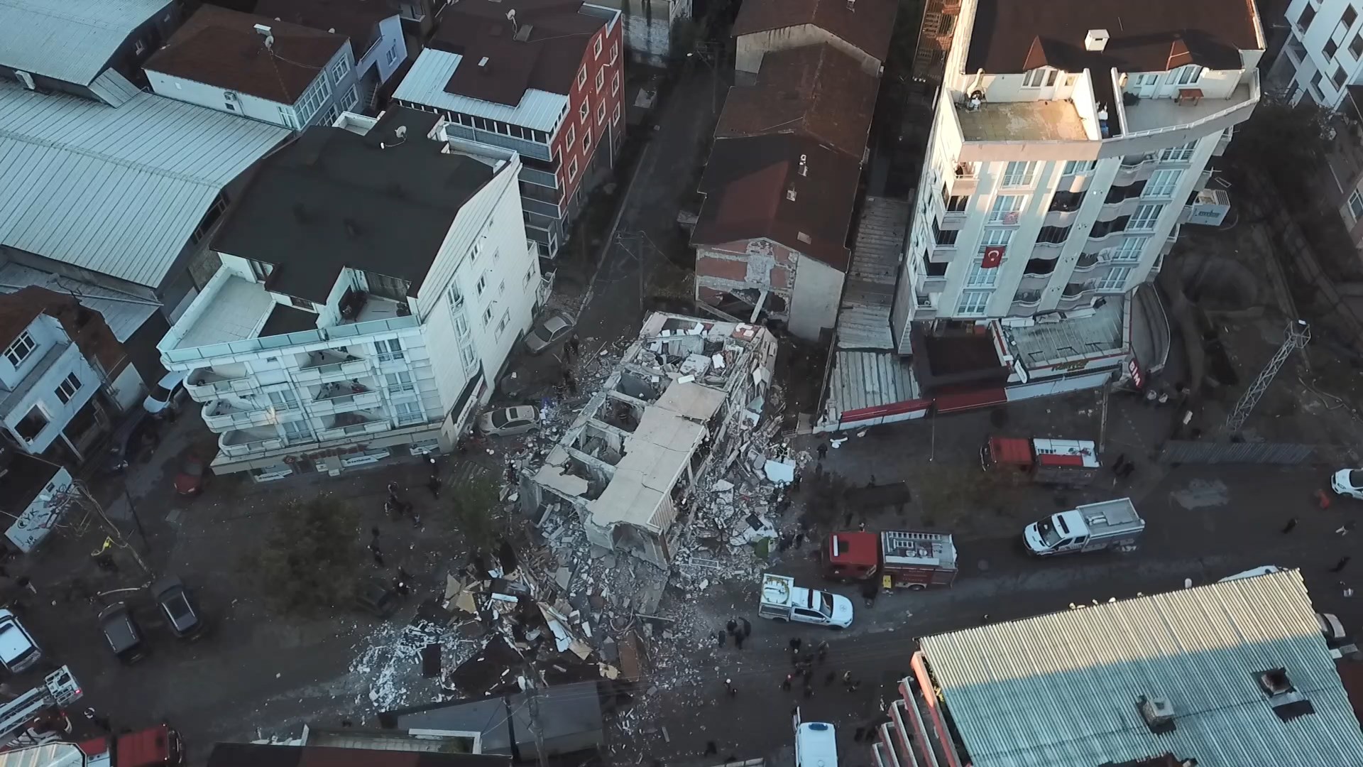 Gebze'de 7 katlı bina çöktü! Bakan Yerlikaya'dan açıklama! - Görsel 5