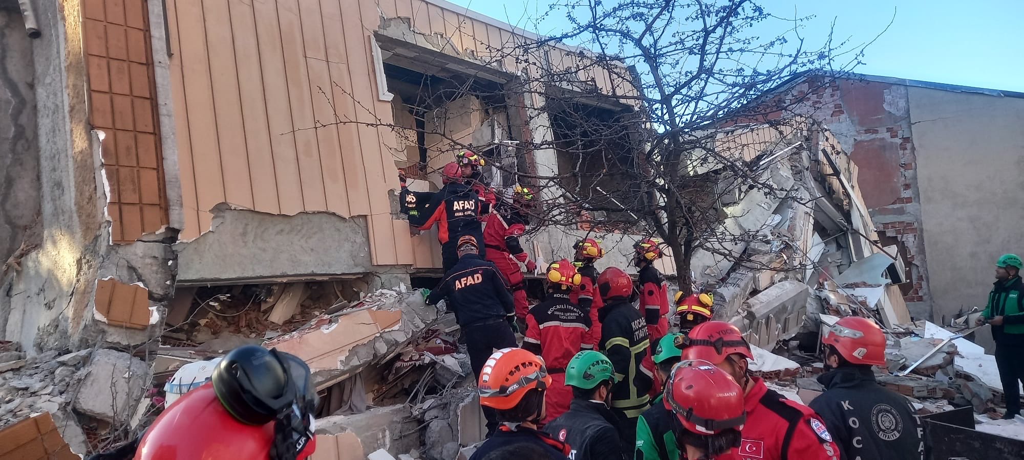 Gebze'de 7 katlı bina çöktü! Bakan Yerlikaya'dan açıklama! - Görsel 9