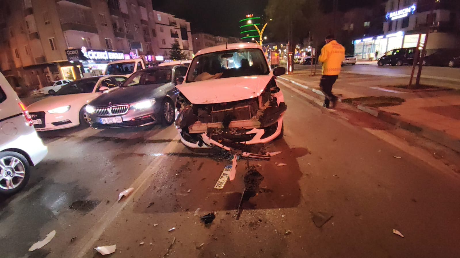 Alkollü sürücü kimlik isteyen şube müdürüne tekme attı - Görsel 4