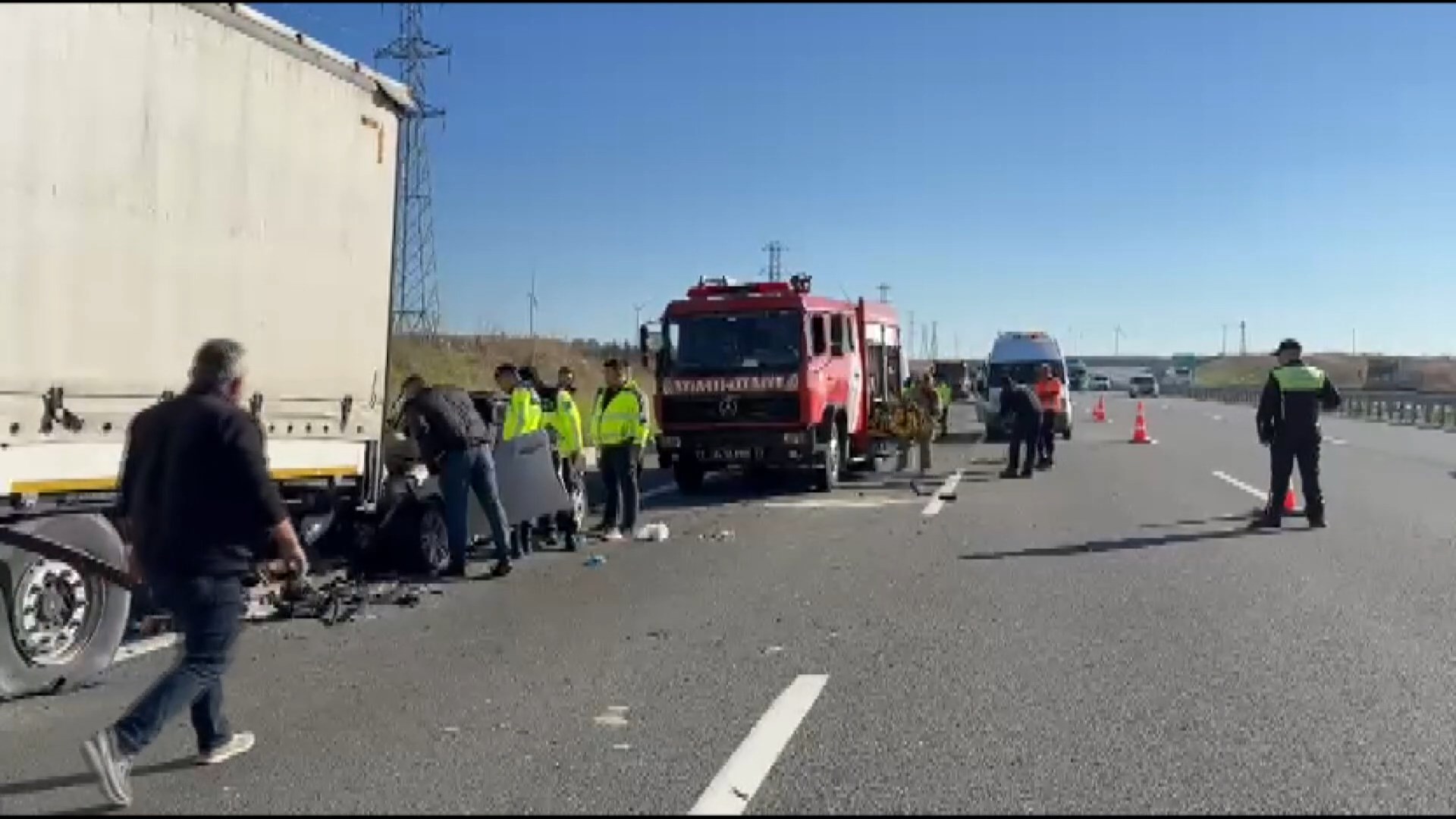 İstanbul- Silivri'de otomobil TIR'ın altına girdi: 1 ölü - Görsel 5
