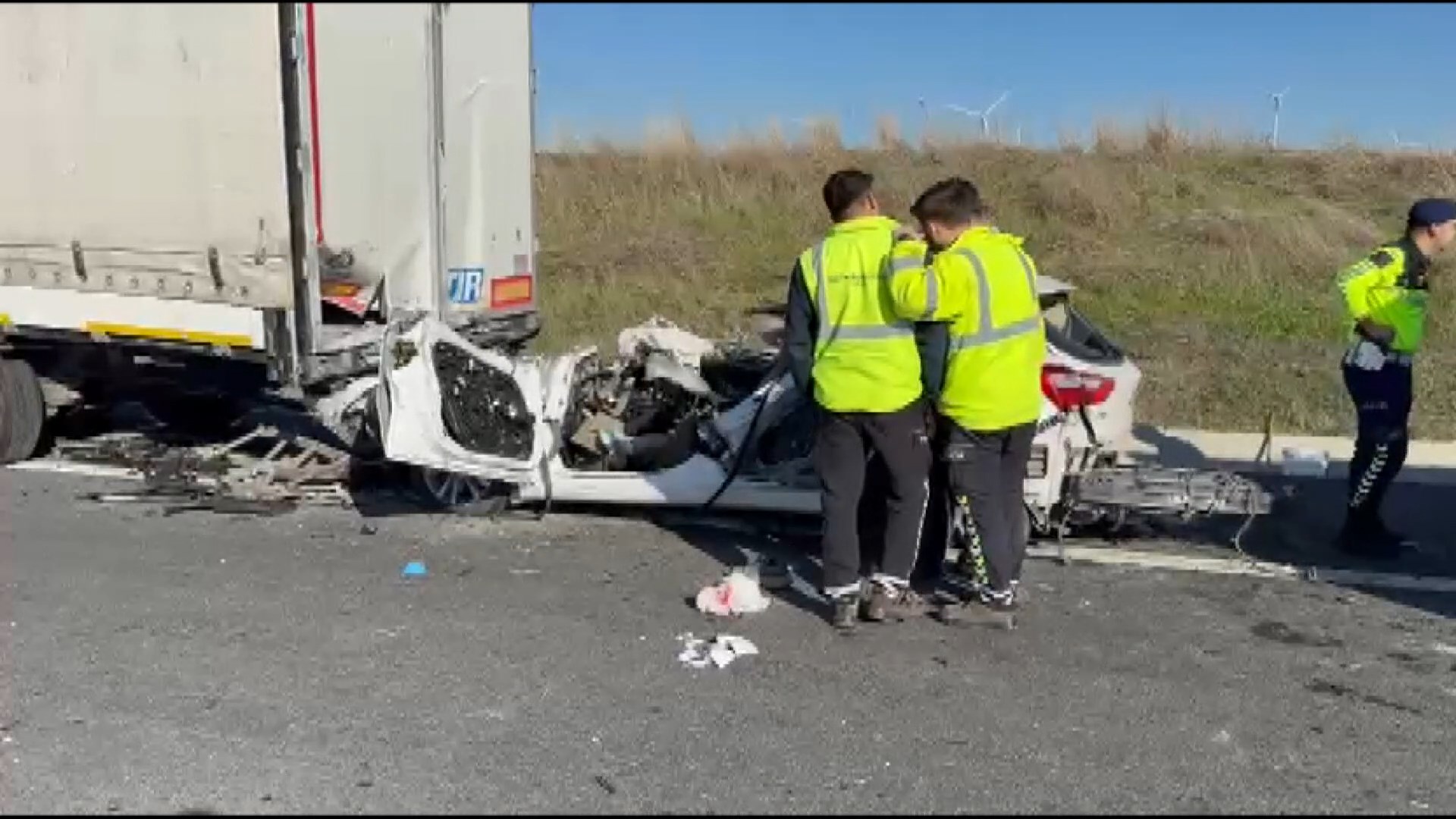 İstanbul- Silivri'de otomobil TIR'ın altına girdi: 1 ölü - Görsel 6