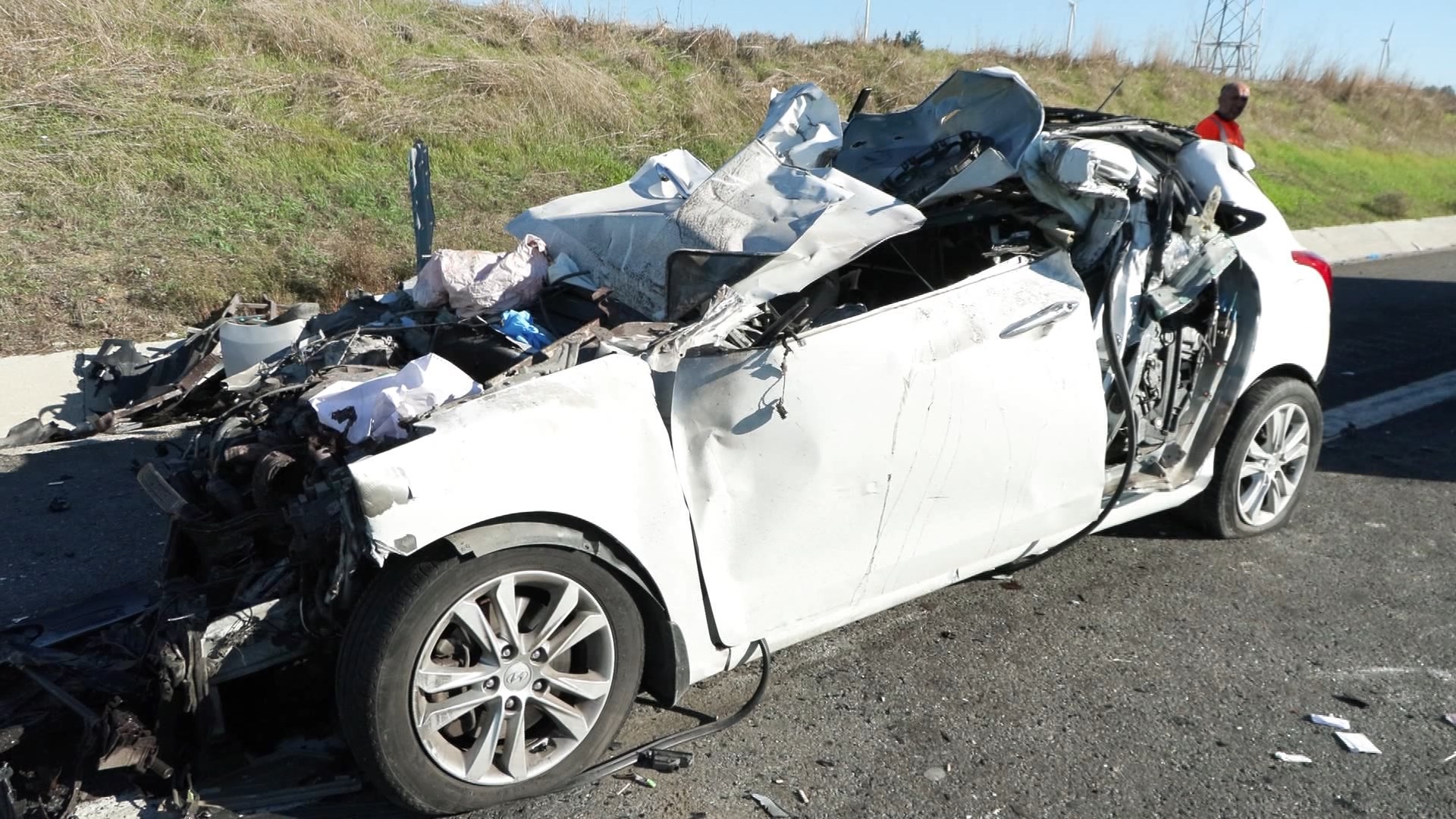 İstanbul- Silivri'de otomobil TIR'ın altına girdi: 1 ölü - Görsel 8