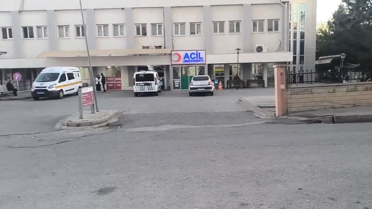 Siirt'te eşi ile amcasını öldürüp, 3 akrabasını yaraladı - Görsel 1