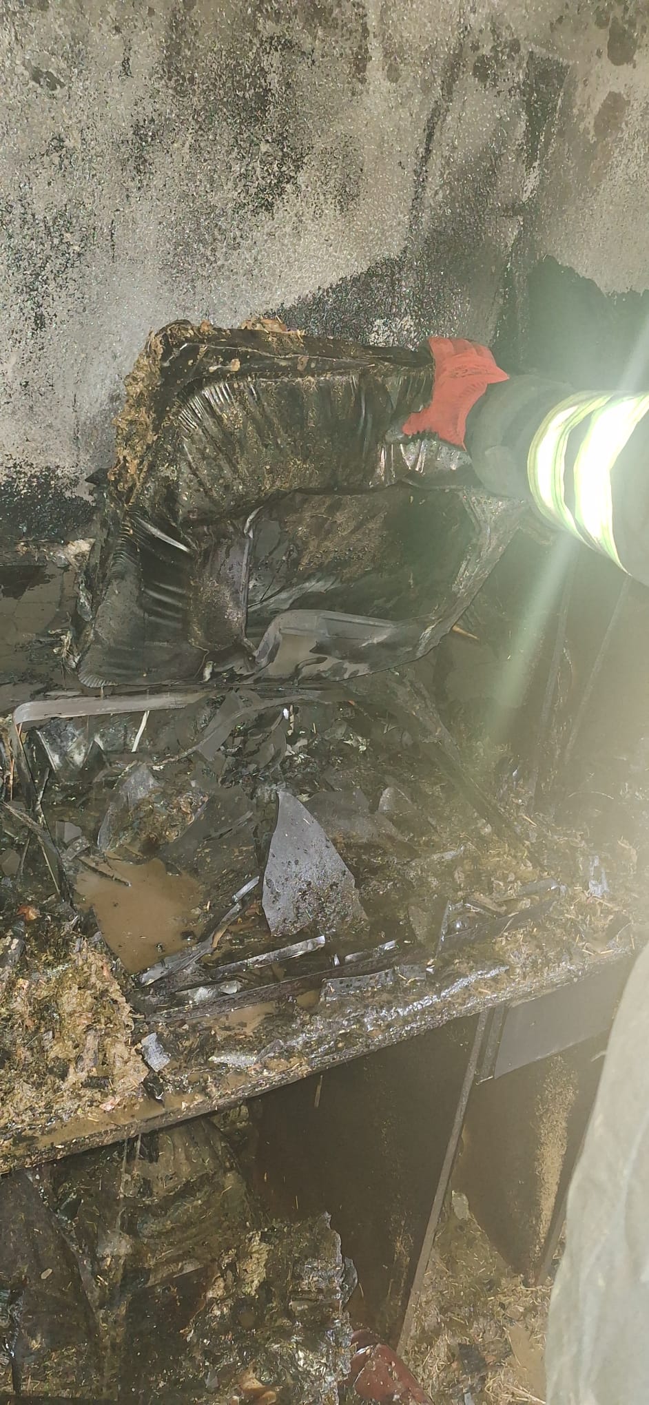 Seydişehir'de Çıkan Ev Yangında  ev  kullanılamaz  hale  geldi. - Görsel 1