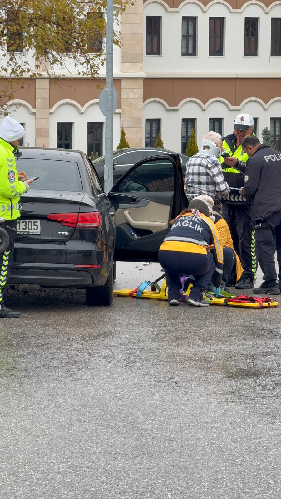 Seydişehir Adliye Kavşağı'nda İki Araç Çarpıştı: 3 Kişi Yaralandı - Görsel 4