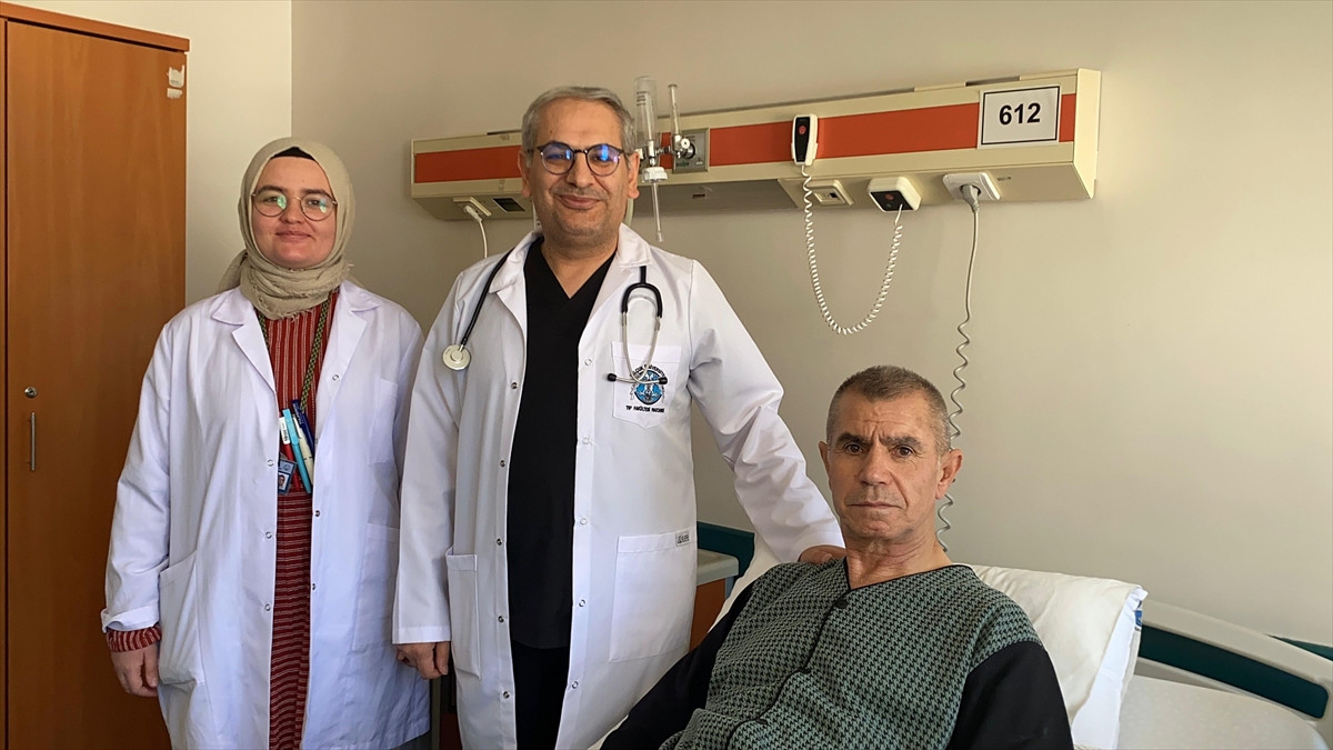Şah damarındaki yapısal bozukluk nedeniyle felç geçiren hasta stent takılınca ayağa kalktı - Görsel 4