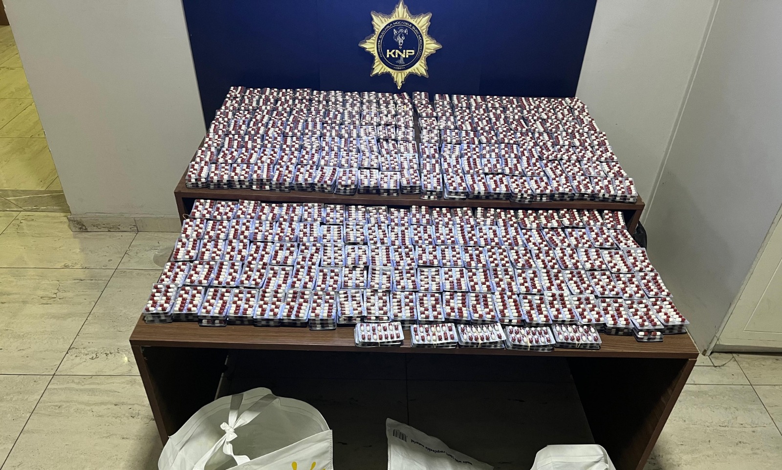 KONYA'DA KAPSAMLI UYUŞTURUCU OPERASYONU: 76 TUTUKLAMA, BÜYÜK MİKTARDA MADDE ELE GEÇİRİLDİ - Görsel 6