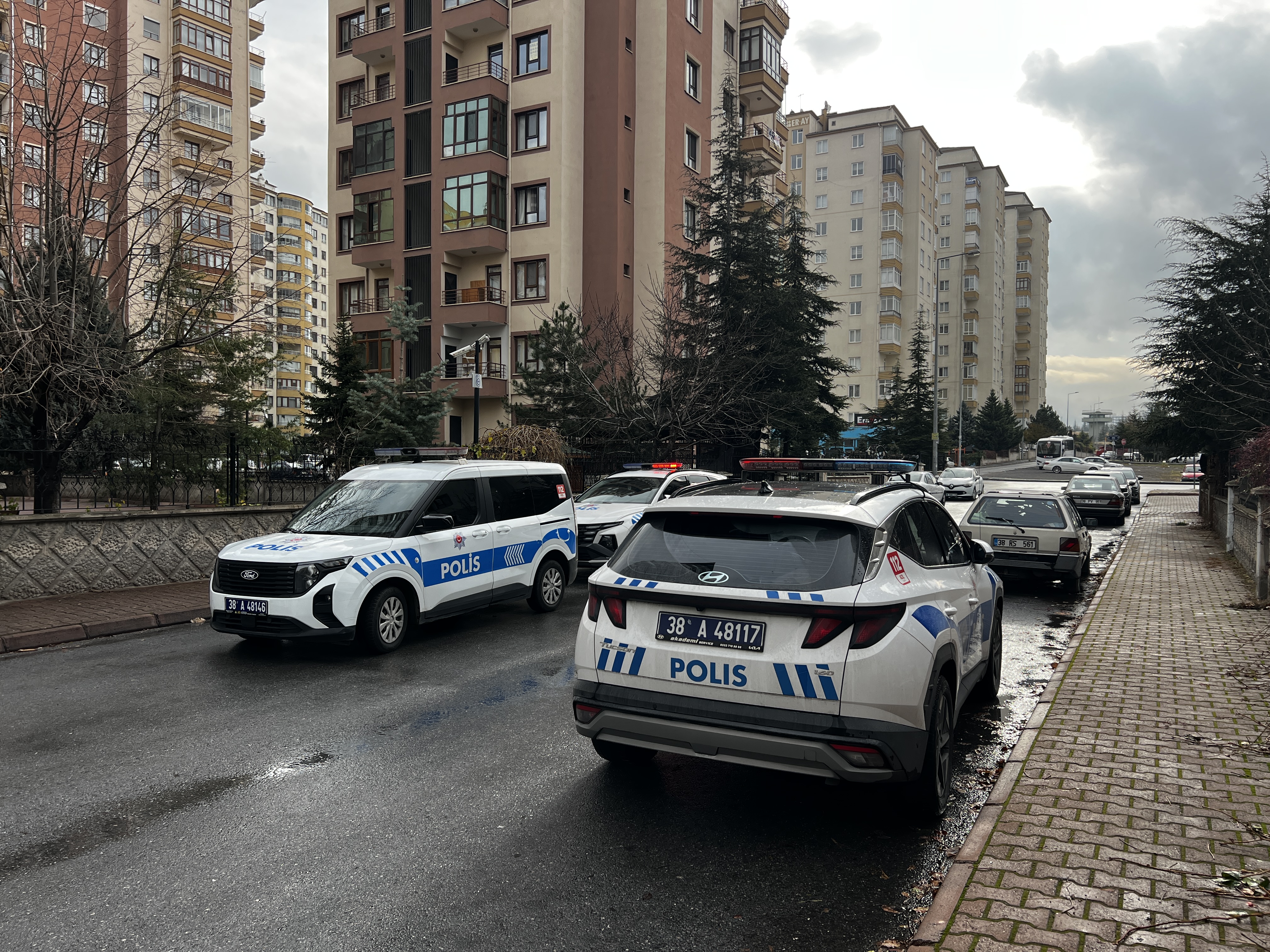 Kayseri- Boşanma aşamasındaki eşini öldürmek için yaşadığı binaya gitti, tartıştığı başka bir kadını öldürdü - Görsel 4