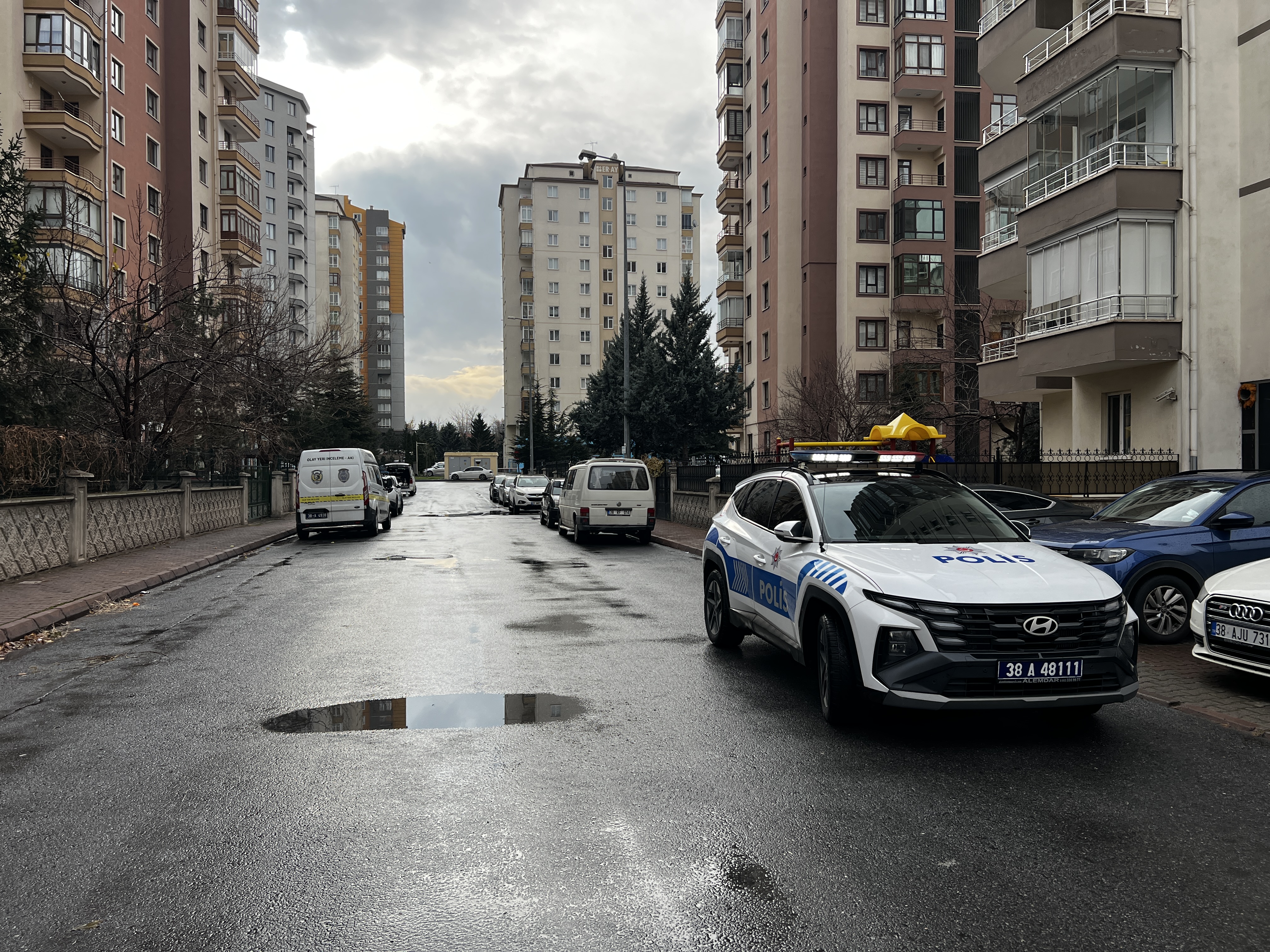 Kayseri- Boşanma aşamasındaki eşini öldürmek için yaşadığı binaya gitti, tartıştığı başka bir kadını öldürdü - Görsel 6