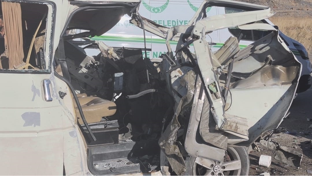 Malatya- Hafif ticari aracın TIR'a arkadan çarptığı kazada: 3 ölü - Görsel 6
