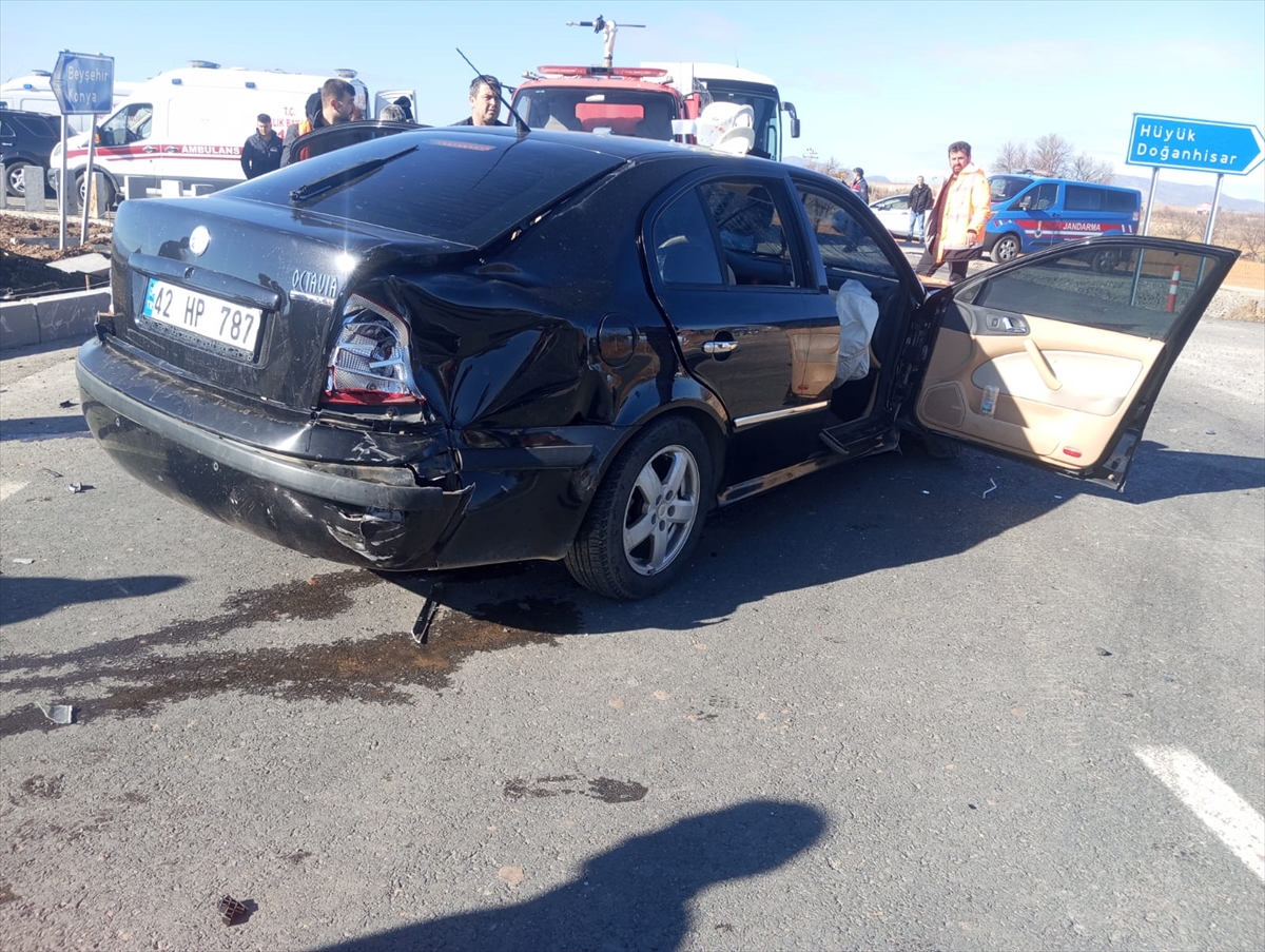 Hüyük'te otomobillerin çarpışması sonucu 2 kişi yaralandı - Görsel 1