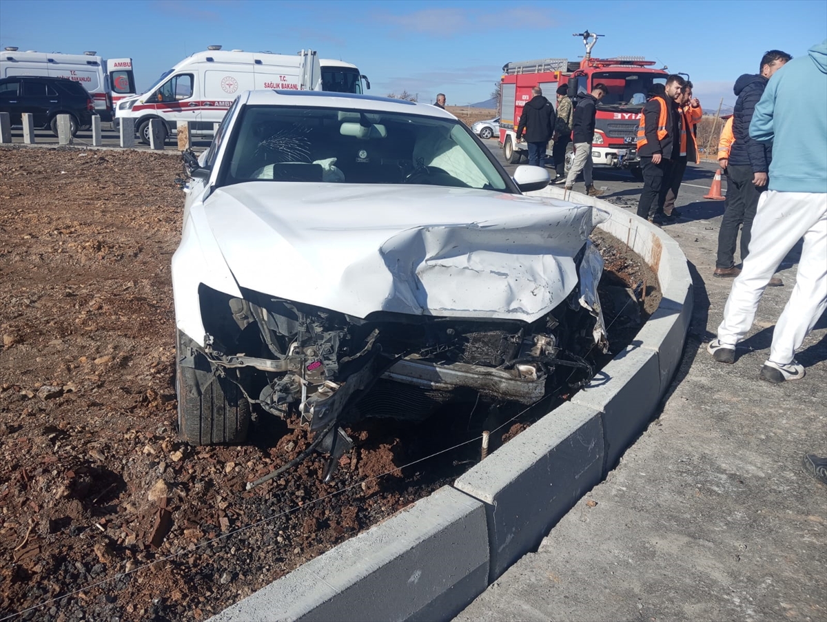 Hüyük'te otomobillerin çarpışması sonucu 2 kişi yaralandı - Görsel 2