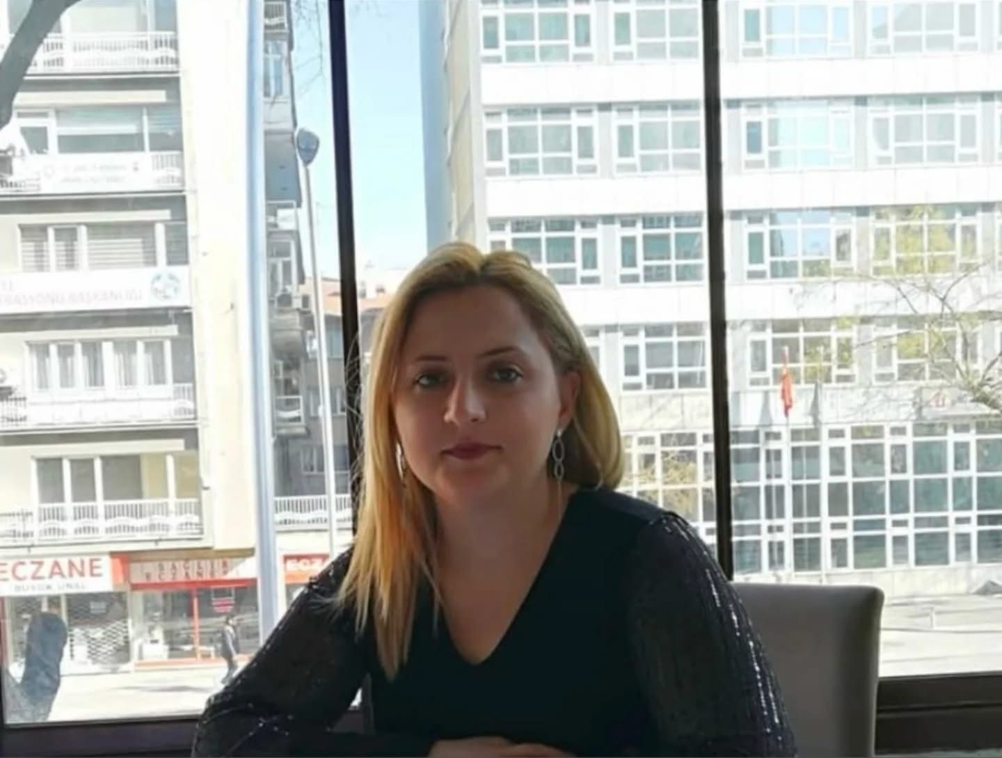 İki çocuk annesi komşusunu bahis borcu için öldürüp altınlarını çaldı - Görsel 2