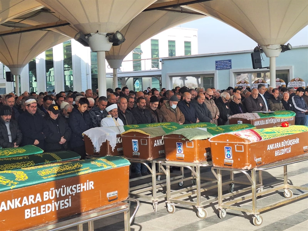 İki çocuk annesi komşusunu bahis borcu için öldürüp altınlarını çaldı - Görsel 6