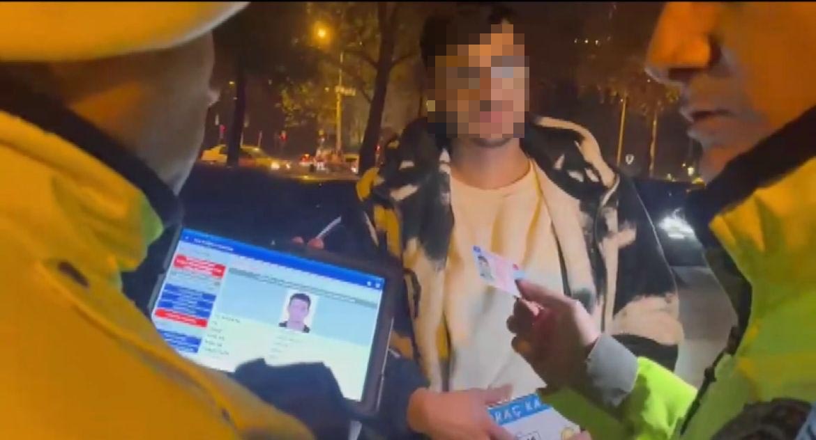 Trafik polisine arkadaşının ehliyetini verdi, ‘benim eski fotoğrafım’ dedi - Görsel 3
