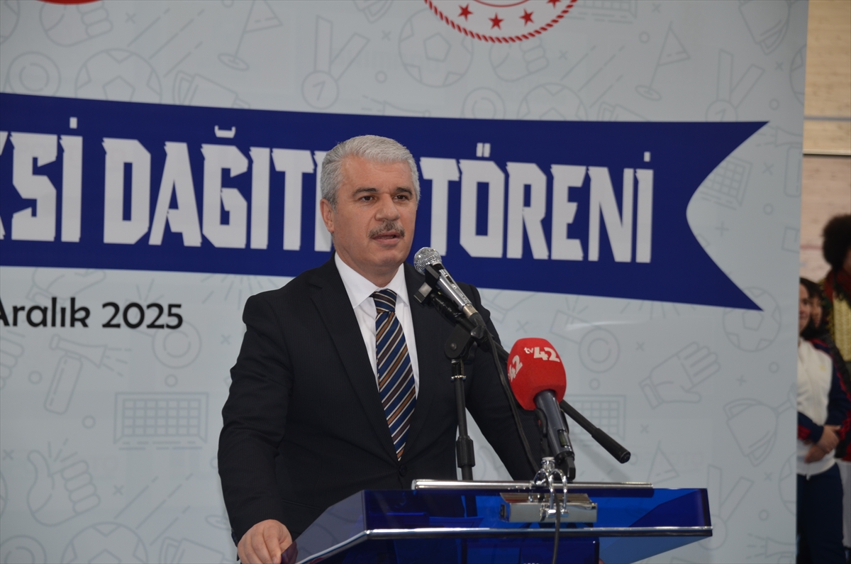 KONYA - 60 milyon liralık spor malzemesi dağıtıldı - Görsel 1