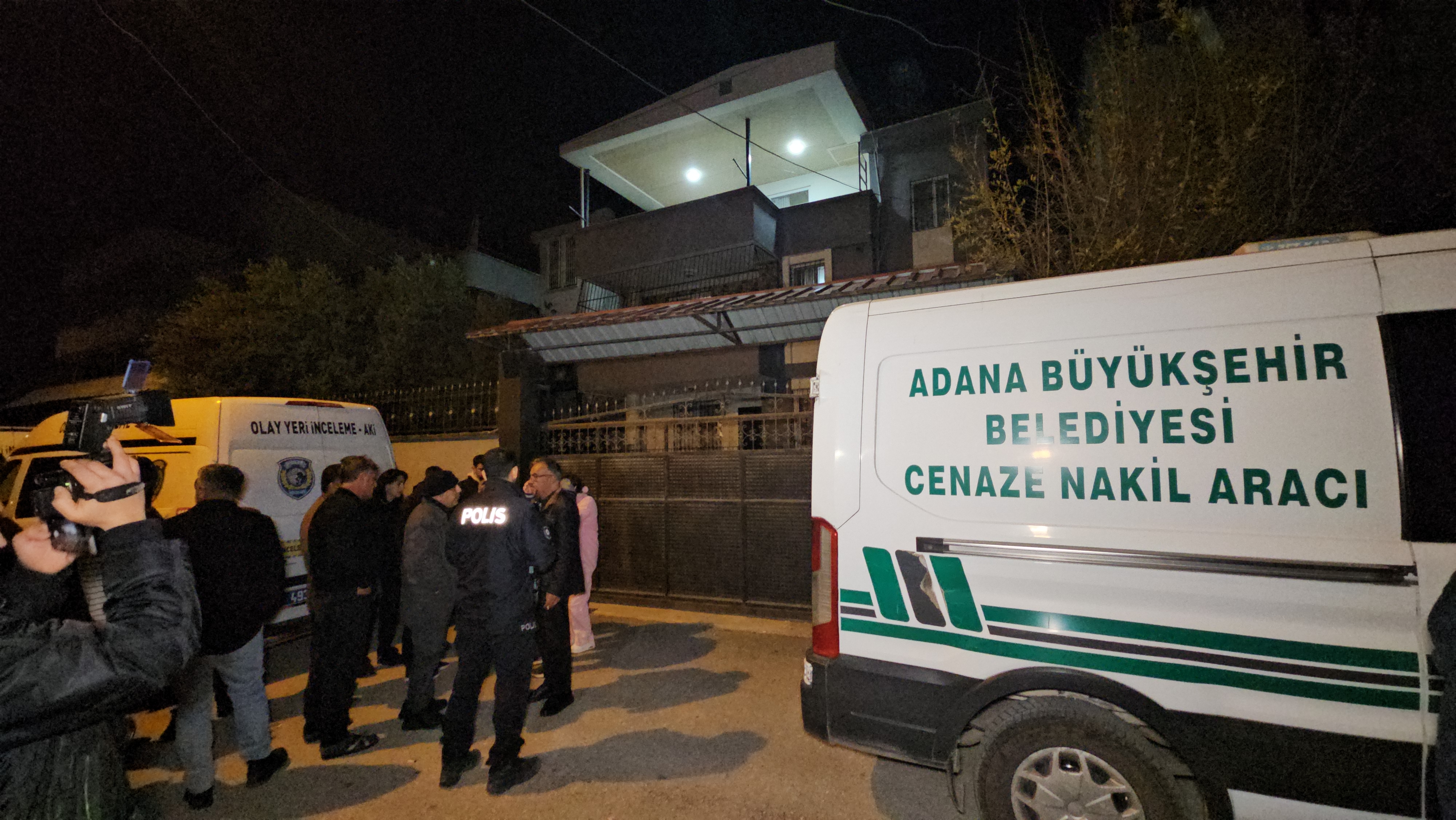 Adana'da biri engelli iki çocuğunu öldürüp, intihar etti - Görsel 1