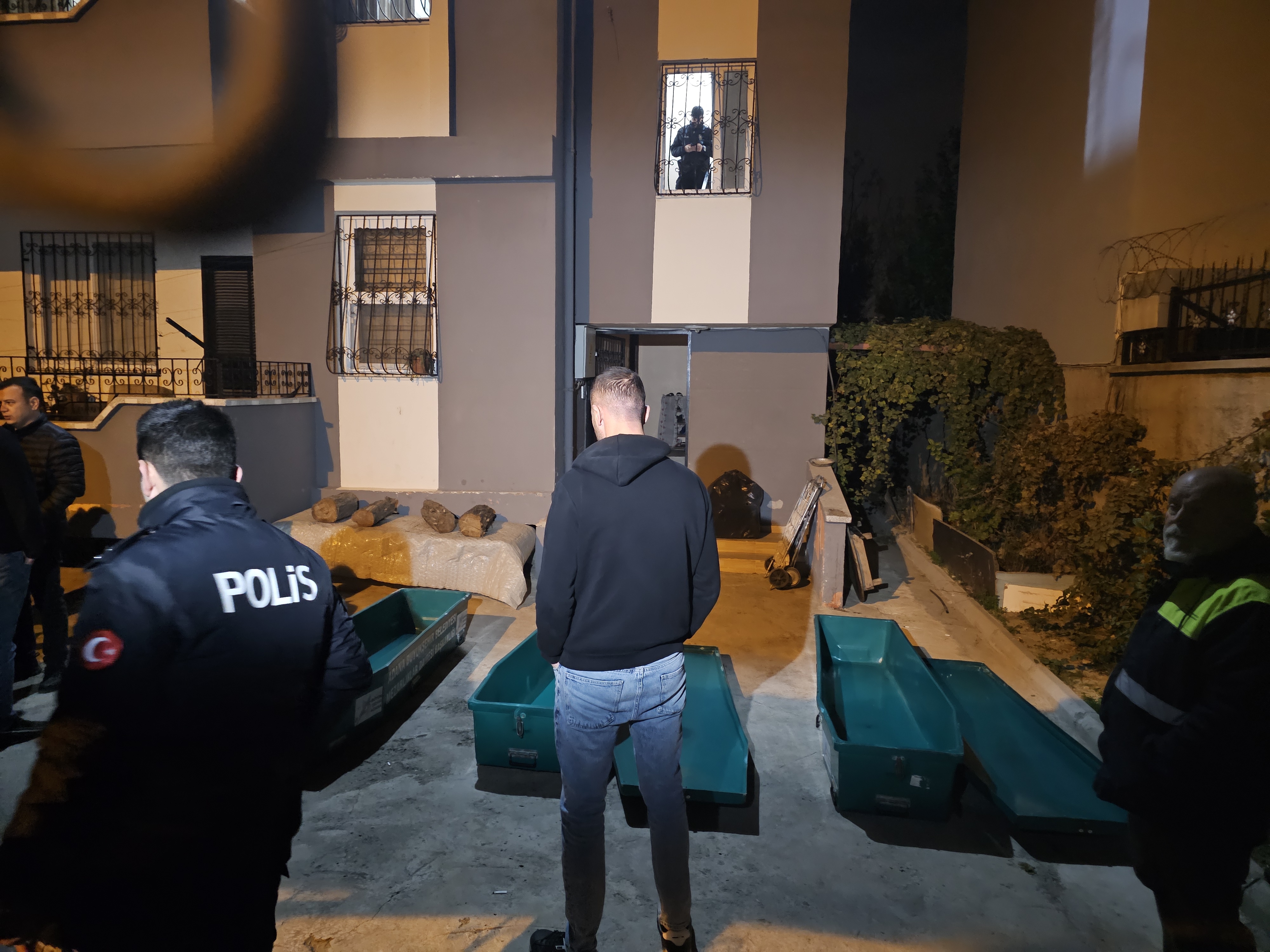 Adana'da biri engelli iki çocuğunu öldürüp, intihar etti - Görsel 4