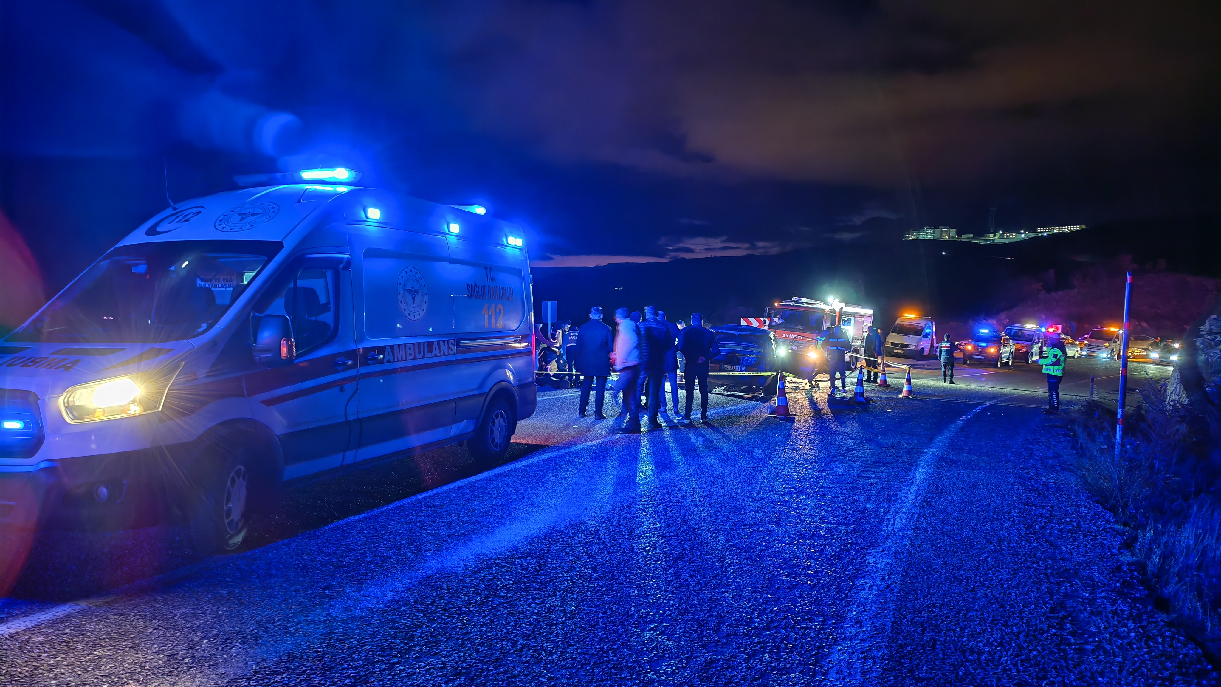 Manisa’da iki otomobil çarpıştı; 3 ölü, 1 yaralı - Görsel 3