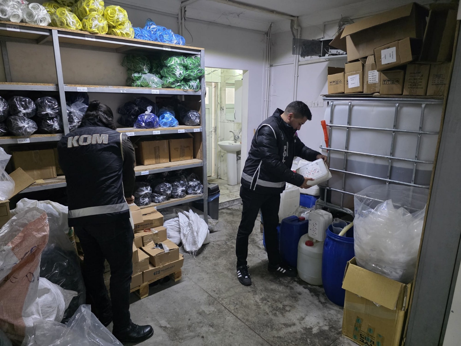 KONYA EMNİYETİNDEN YILBAŞI ÖNCESİ ‘KAÇAK-SAHTE ALKOLLÜ İÇKİ’ DENETİMİ - Görsel 2