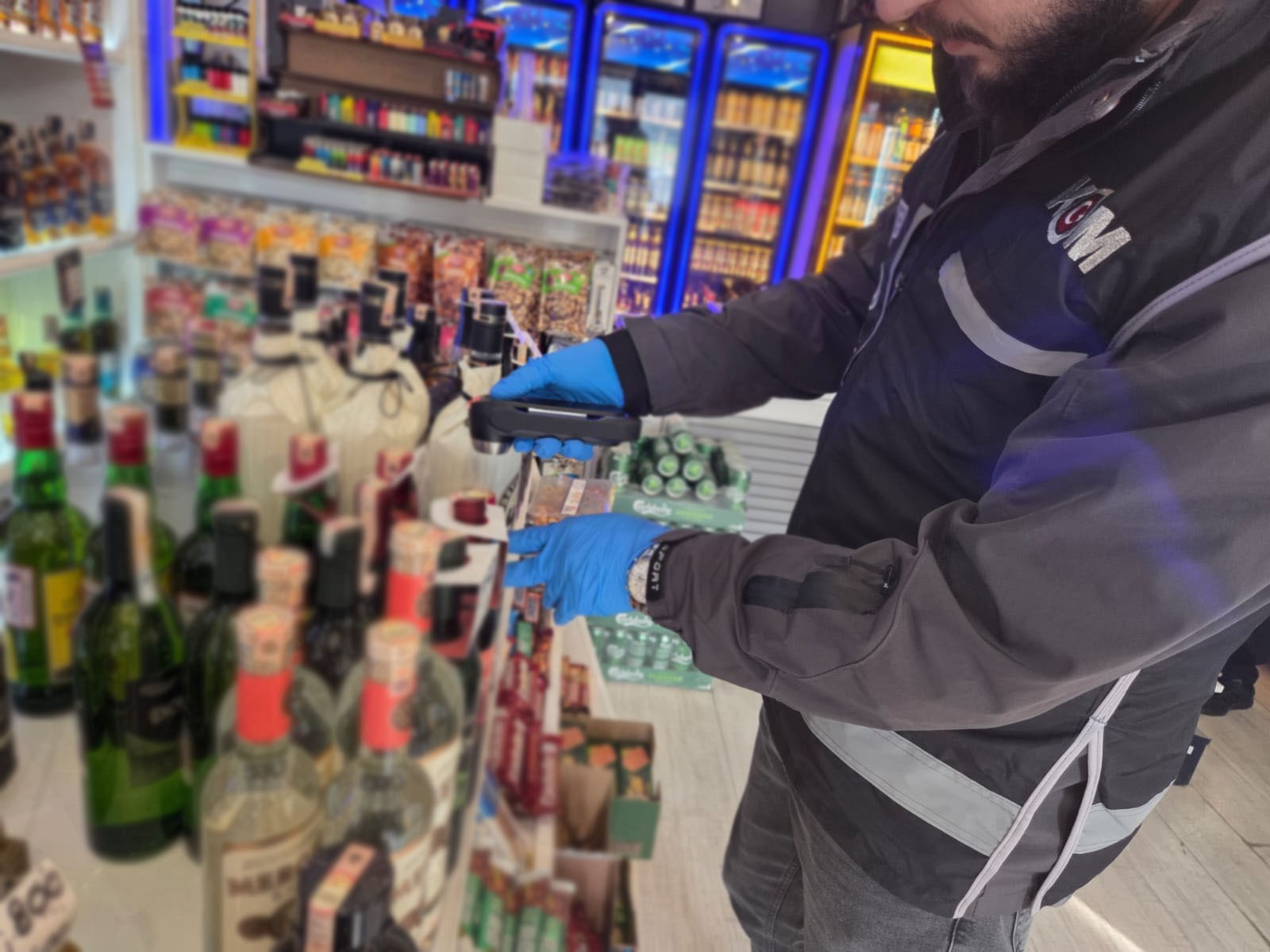 KONYA EMNİYETİNDEN YILBAŞI ÖNCESİ ‘KAÇAK-SAHTE ALKOLLÜ İÇKİ’ DENETİMİ - Görsel 3