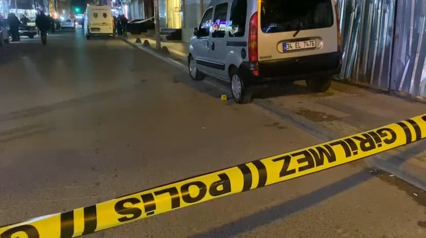İstanbul – Küçükçekmece’de silahlı saldırı: 2 ölü, 1 yaralı  - Görsel 1
