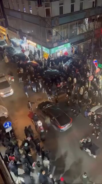 İstanbul – Küçükçekmece’de silahlı saldırı: 2 ölü, 1 yaralı  - Görsel 3