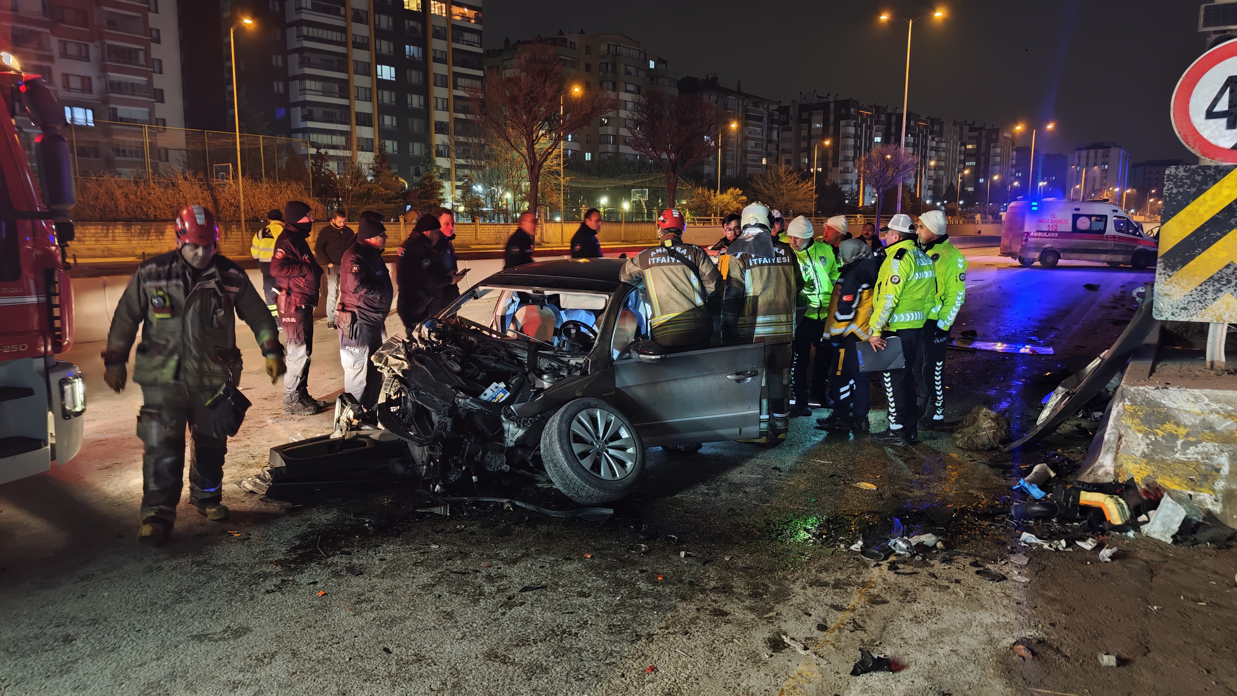 Ankara'da otomobil önce bariyere ardından da minibüse çarptı: 1 ölü, 2 yaralı - Görsel 7