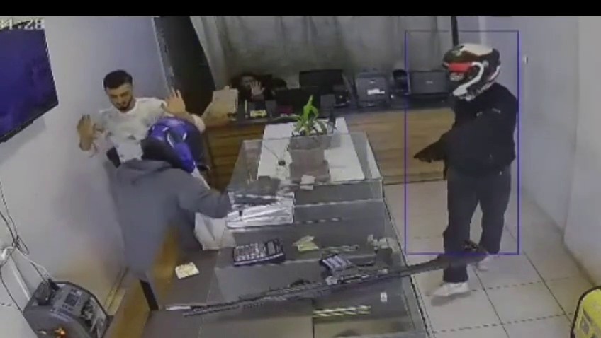 Hatay’da silahlı kuyumcu soygunu: 3 dakikada 3 kilo altınla kaçtılar - Görsel 4