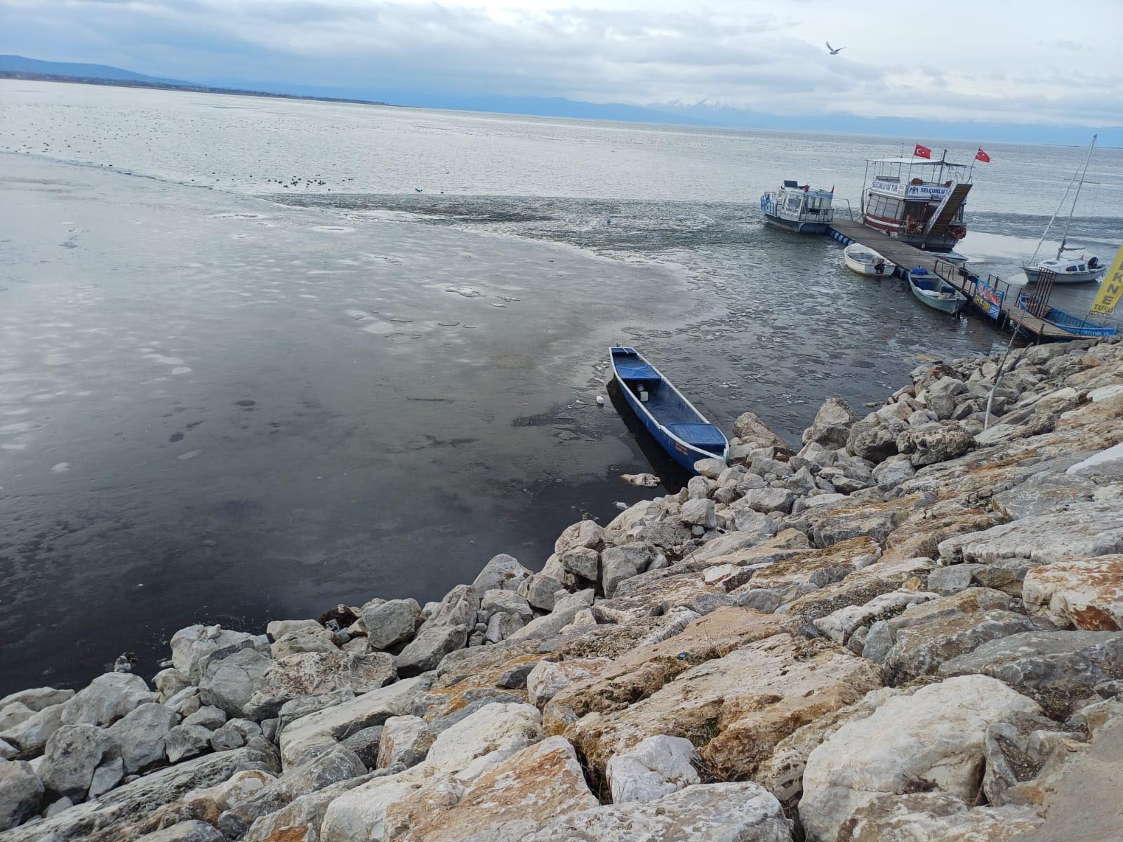 Beyşehir Gölü’nün yüzeyi buz tuttu - Görsel 2
