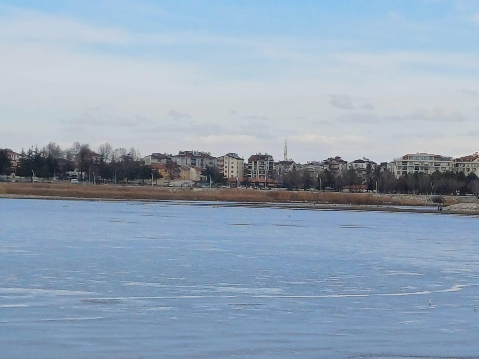 Beyşehir Gölü’nün yüzeyi buz tuttu - Görsel 3