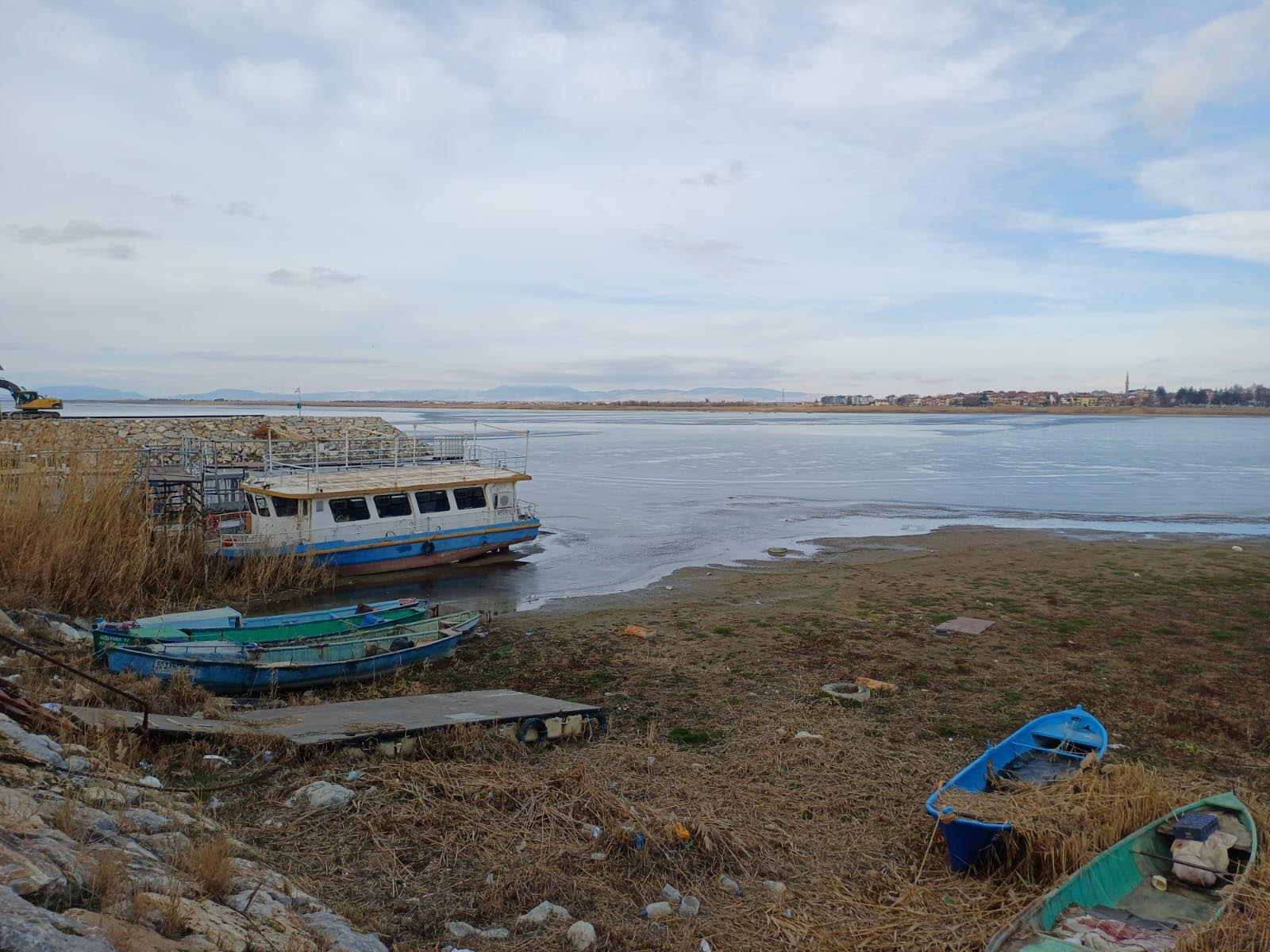 Beyşehir Gölü’nün yüzeyi buz tuttu - Görsel 6