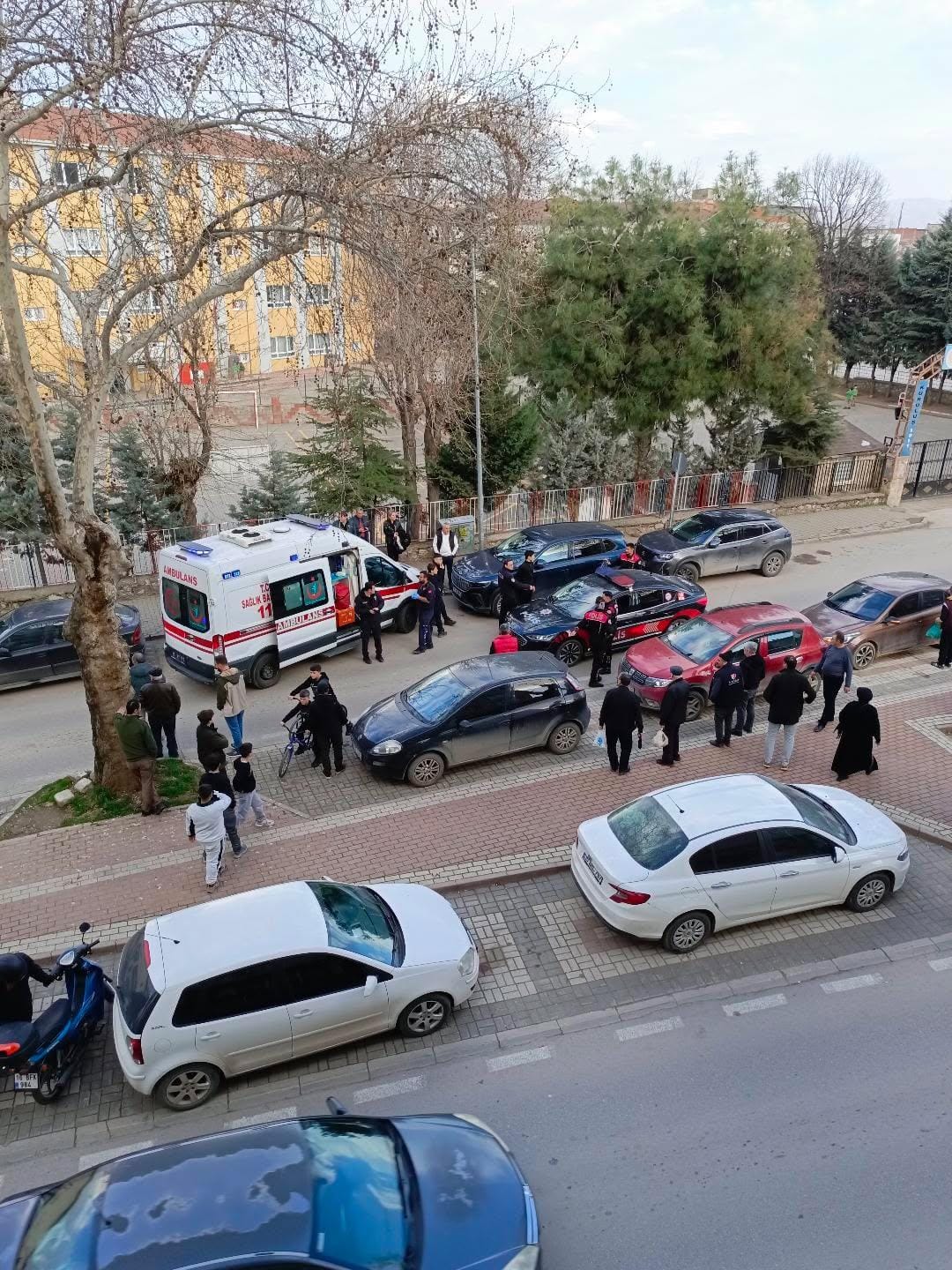 Sokakta futbol oynarken 'pas vermediği' için çıkan tartışmada bıçaklandı - Görsel 2