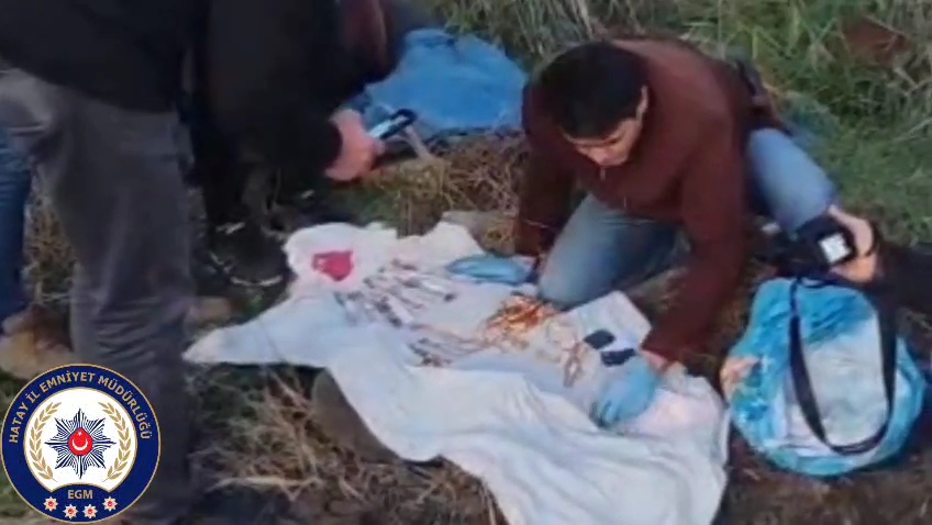 Hatay - Kuyumcudan 4 kilogram altını alan silahlı soyguncular tutuklandı - Görsel 12