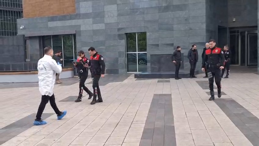 İstanbul - Kartal Bölge Adliye Mahkemesi'nde savcı hakimi silahla vurdu - Görsel 4