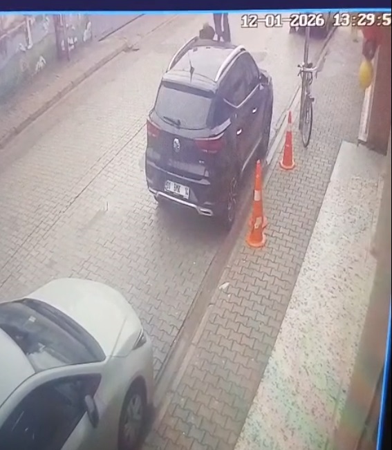 Adana -Çocuğunun eski öğretmenini darbedip, tabancayla ateş eden şüphelinin 20 suç kaydı varmış - Görsel 5