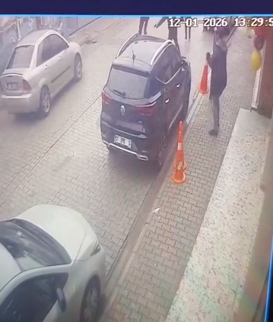 Adana -Çocuğunun eski öğretmenini darbedip, tabancayla ateş eden şüphelinin 20 suç kaydı varmış - Görsel 6